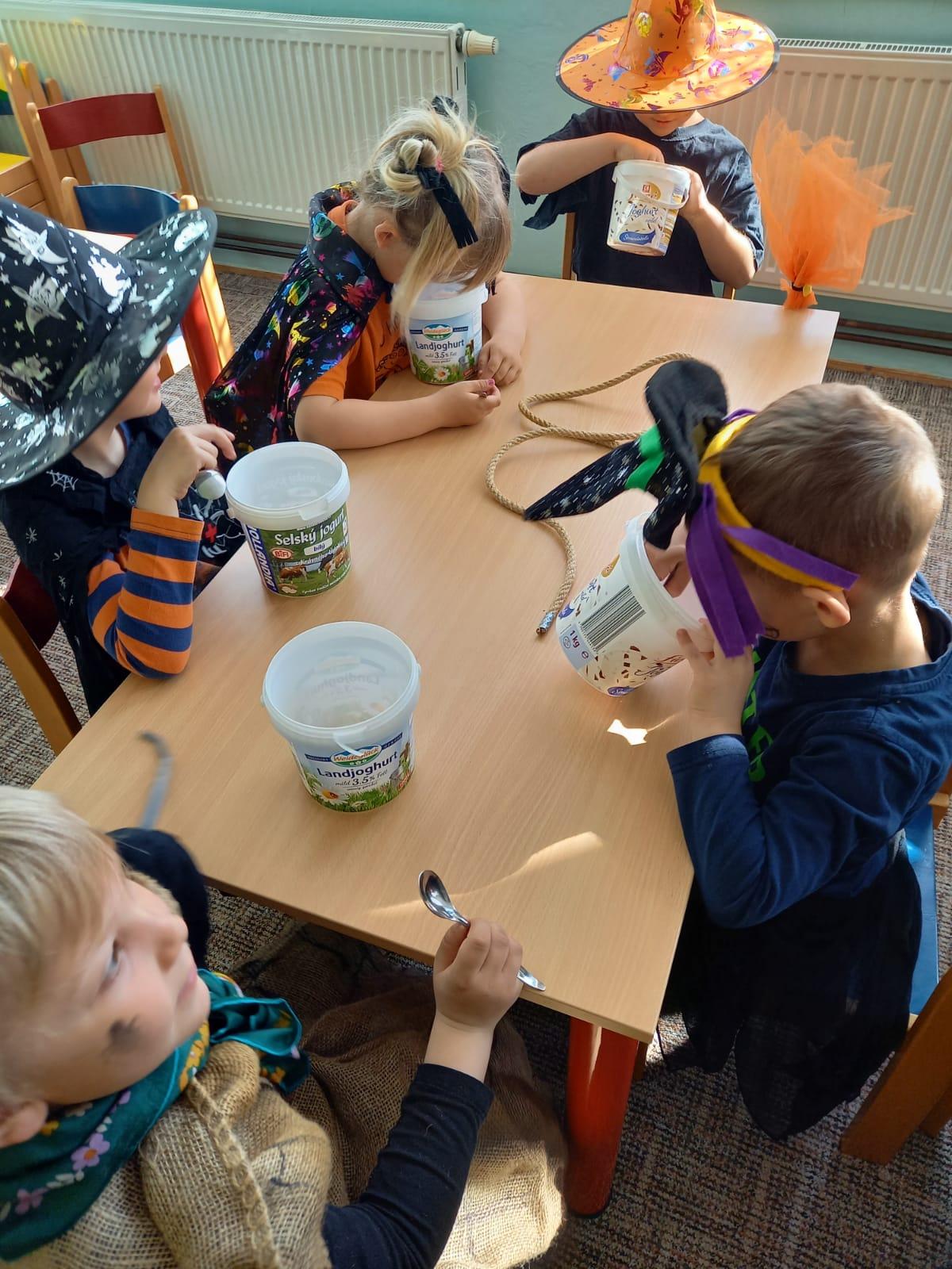 Čarodějnický rej v MŠ :-) - 19