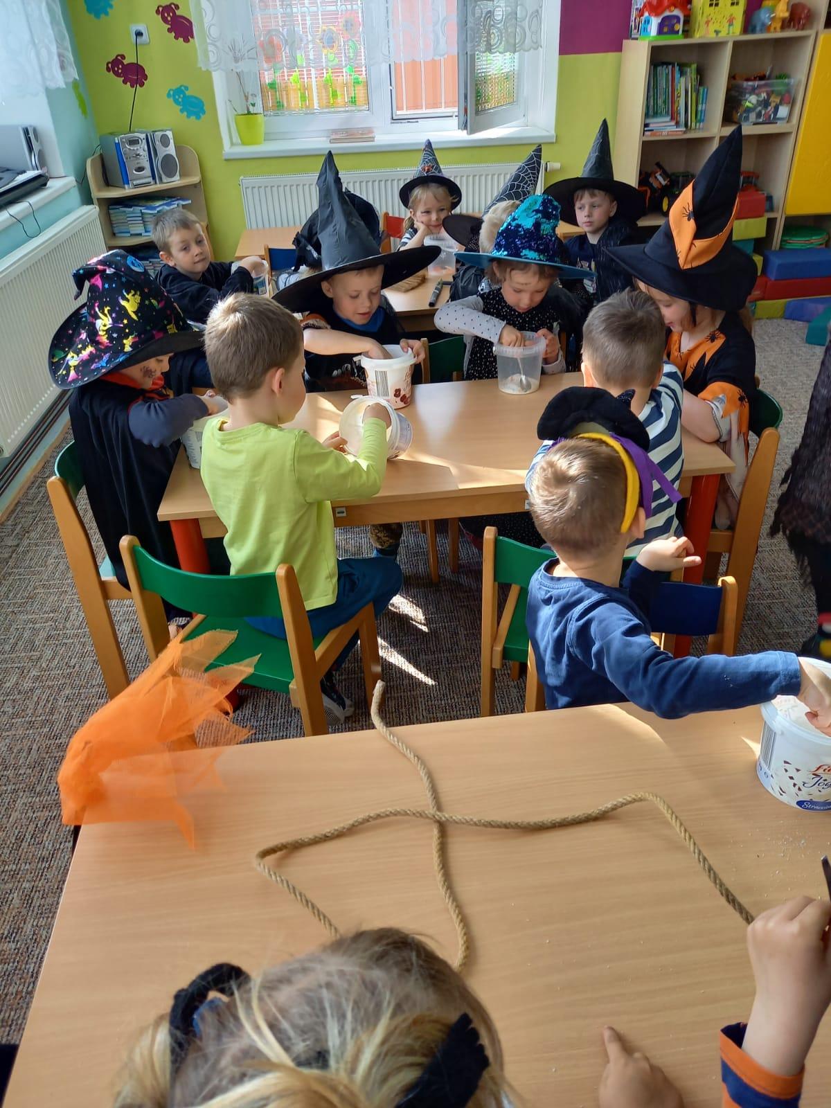 Čarodějnický rej v MŠ :-) - 21