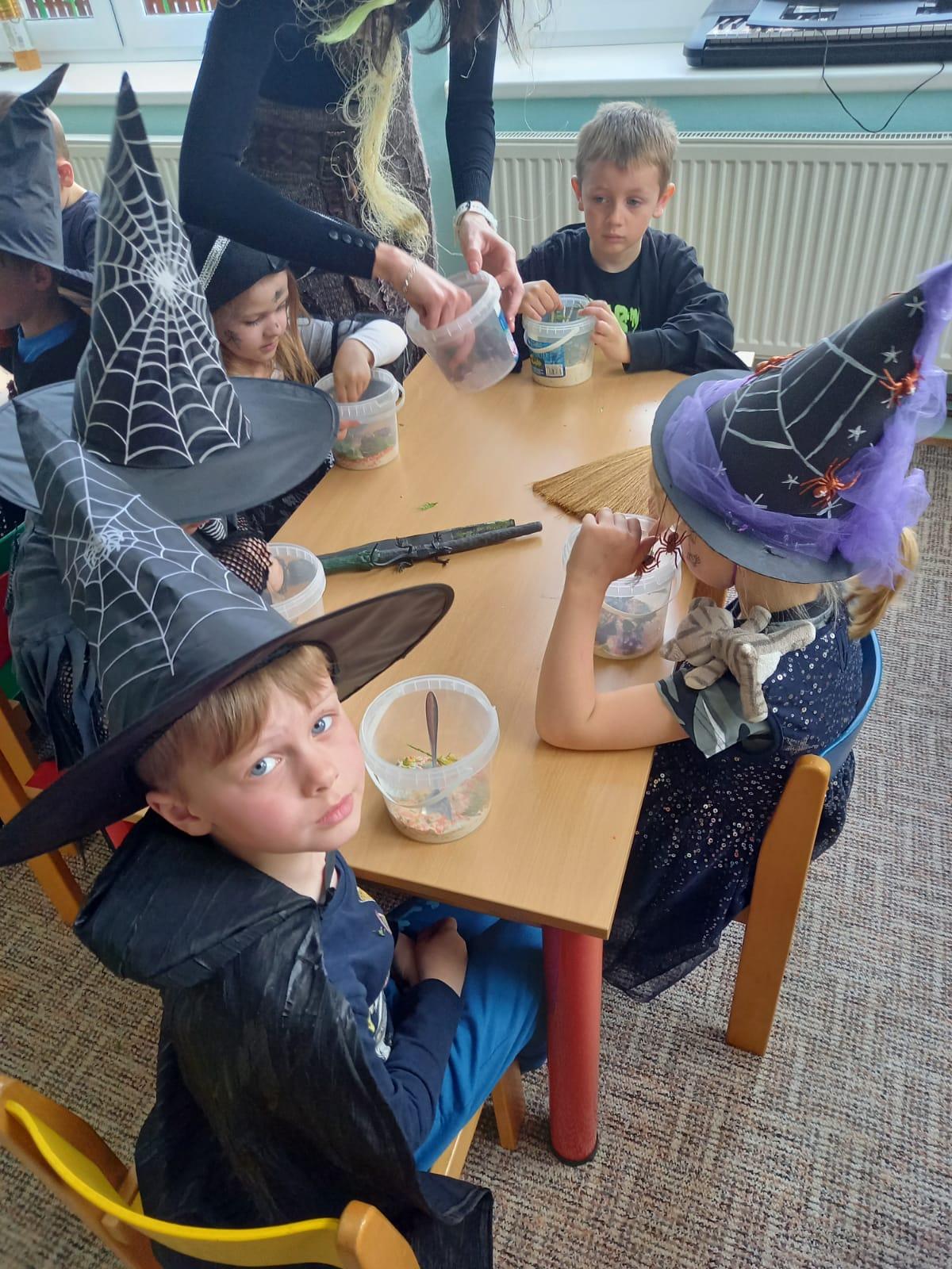 Čarodějnický rej v MŠ :-) - 22