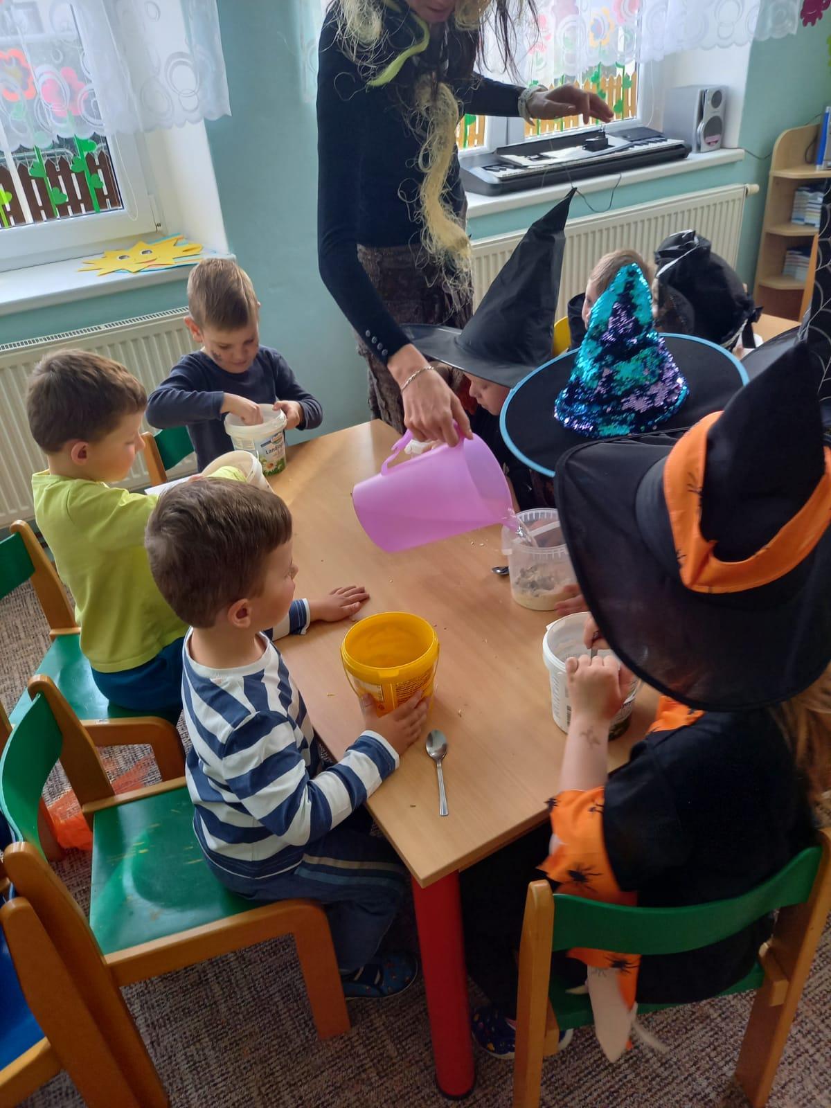 Čarodějnický rej v MŠ :-) - 23