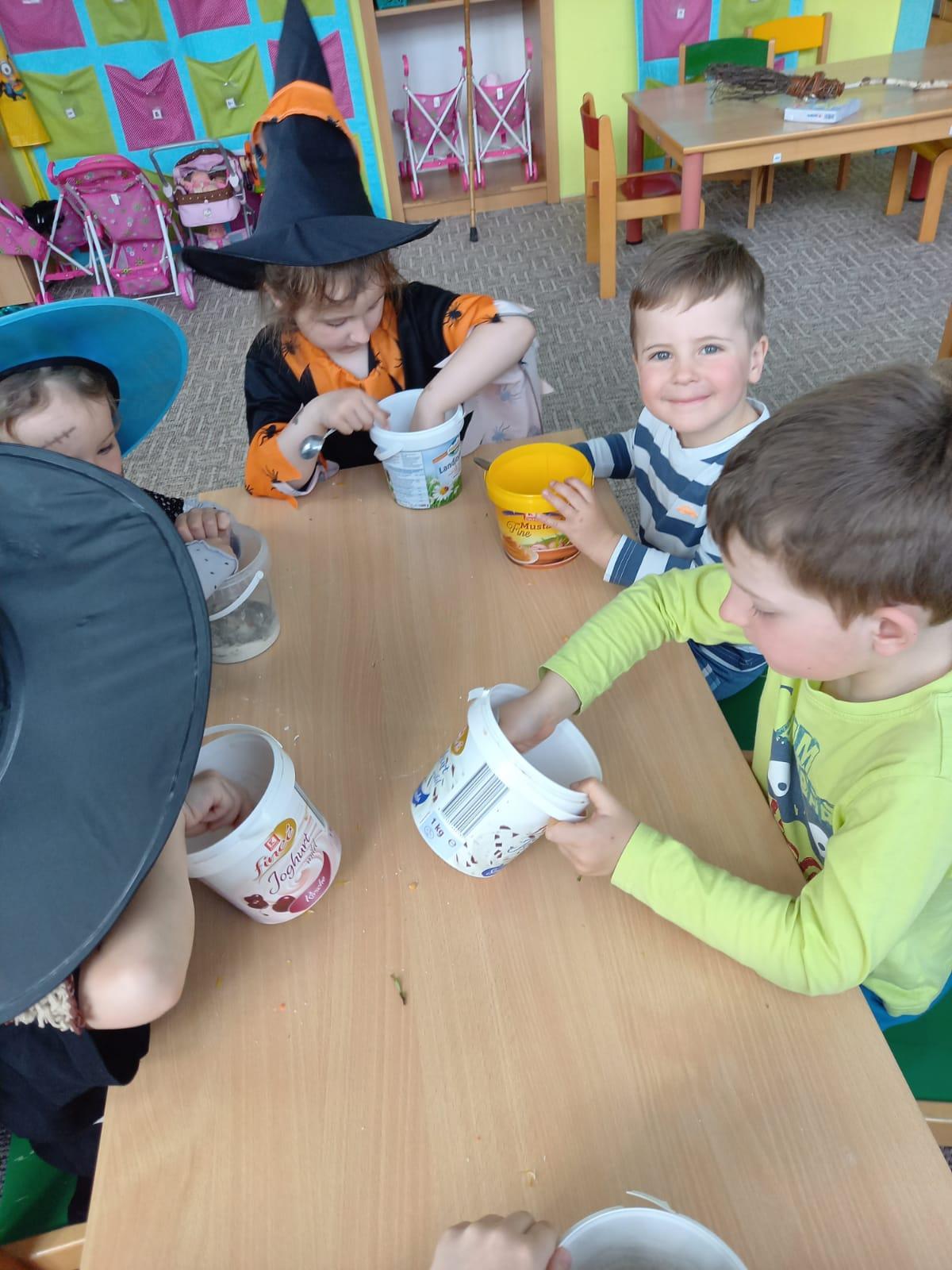 Čarodějnický rej v MŠ :-) - 26