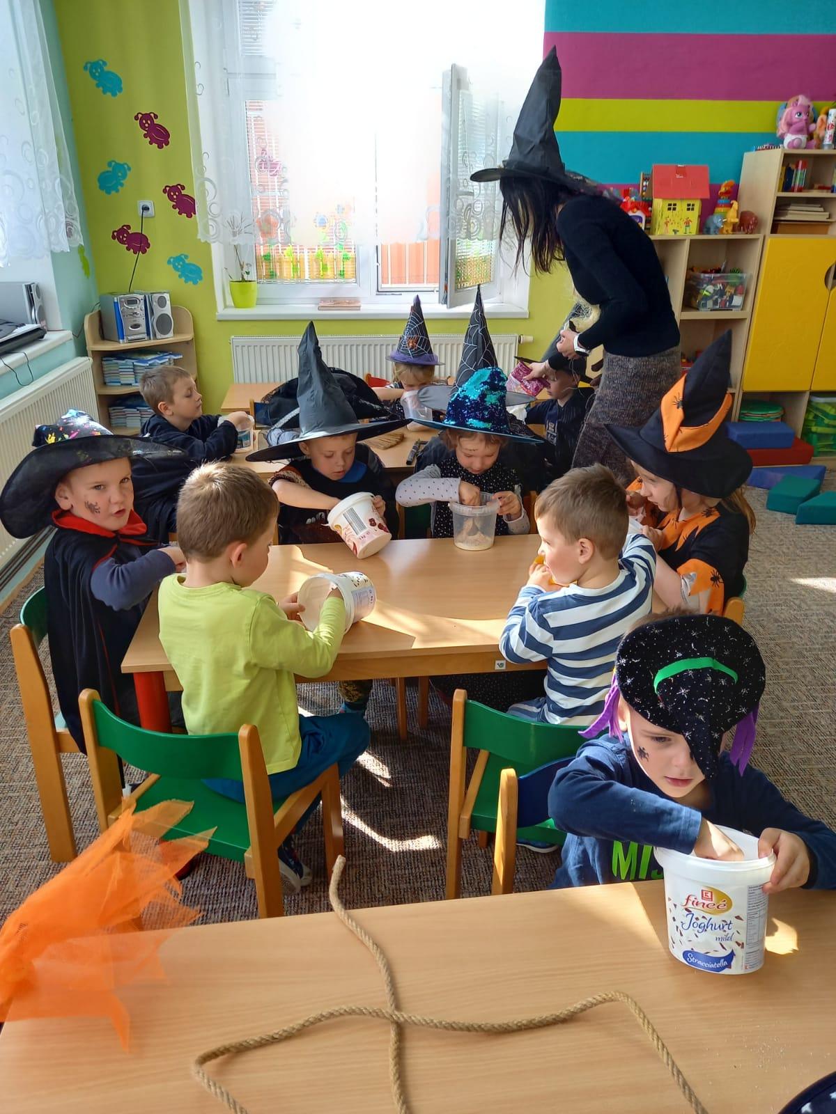 Čarodějnický rej v MŠ :-) - 30