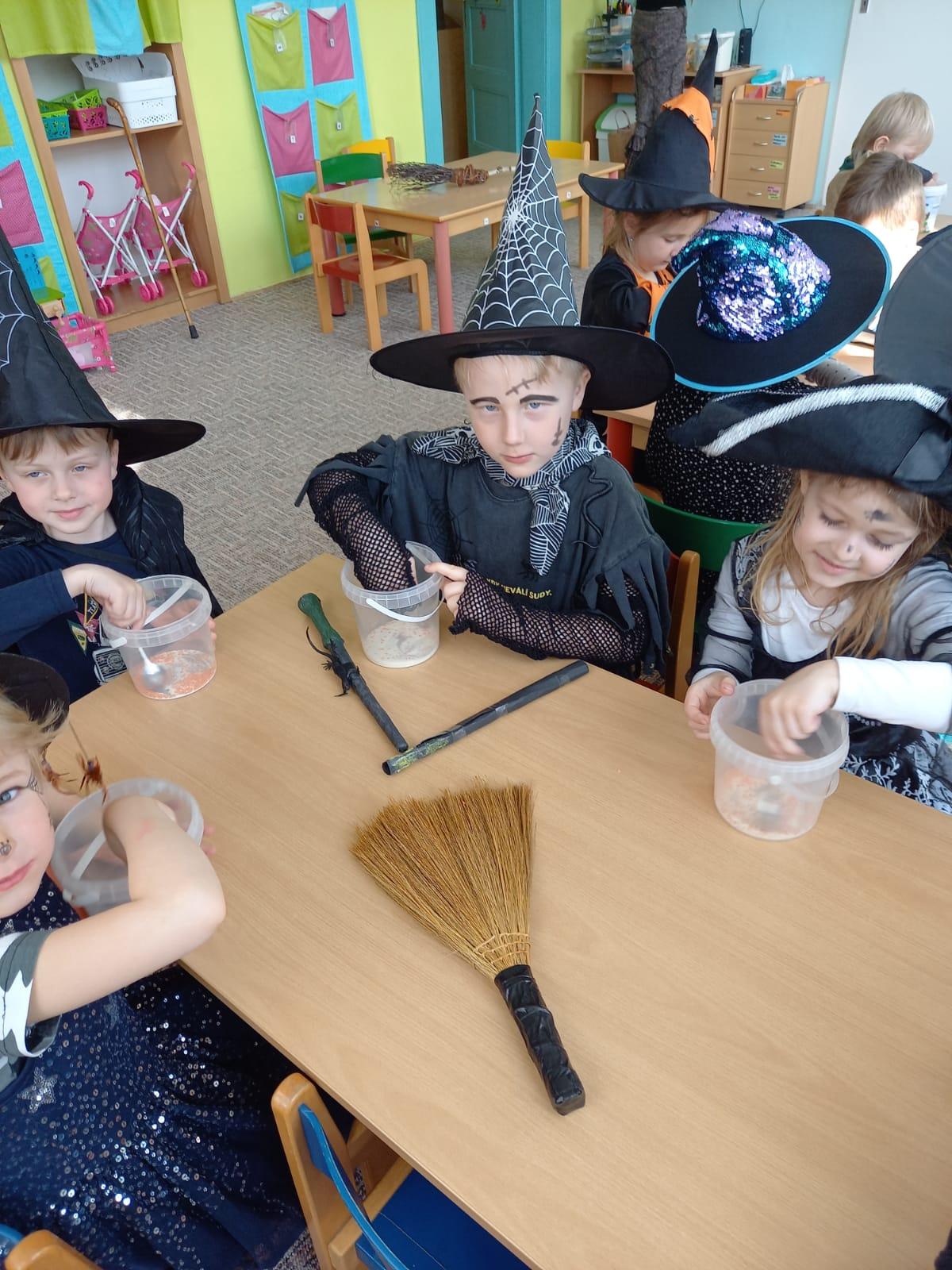 Čarodějnický rej v MŠ :-) - 36