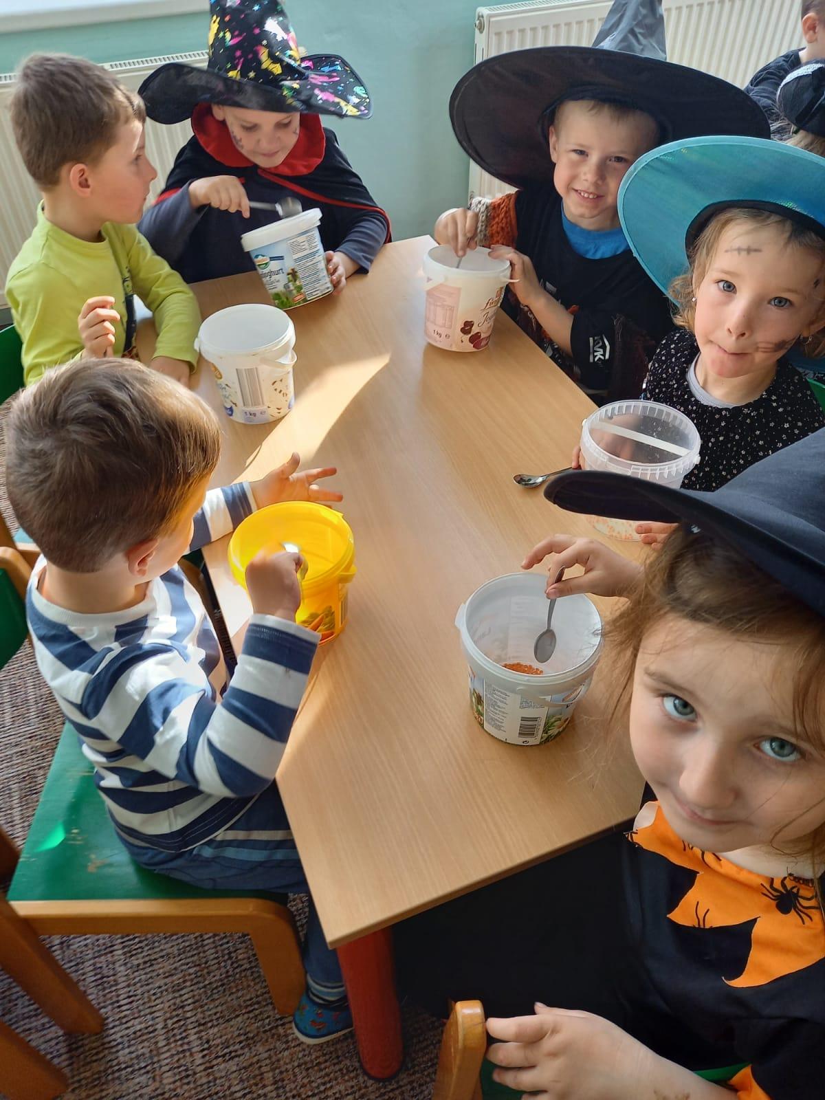 Čarodějnický rej v MŠ :-) - 43