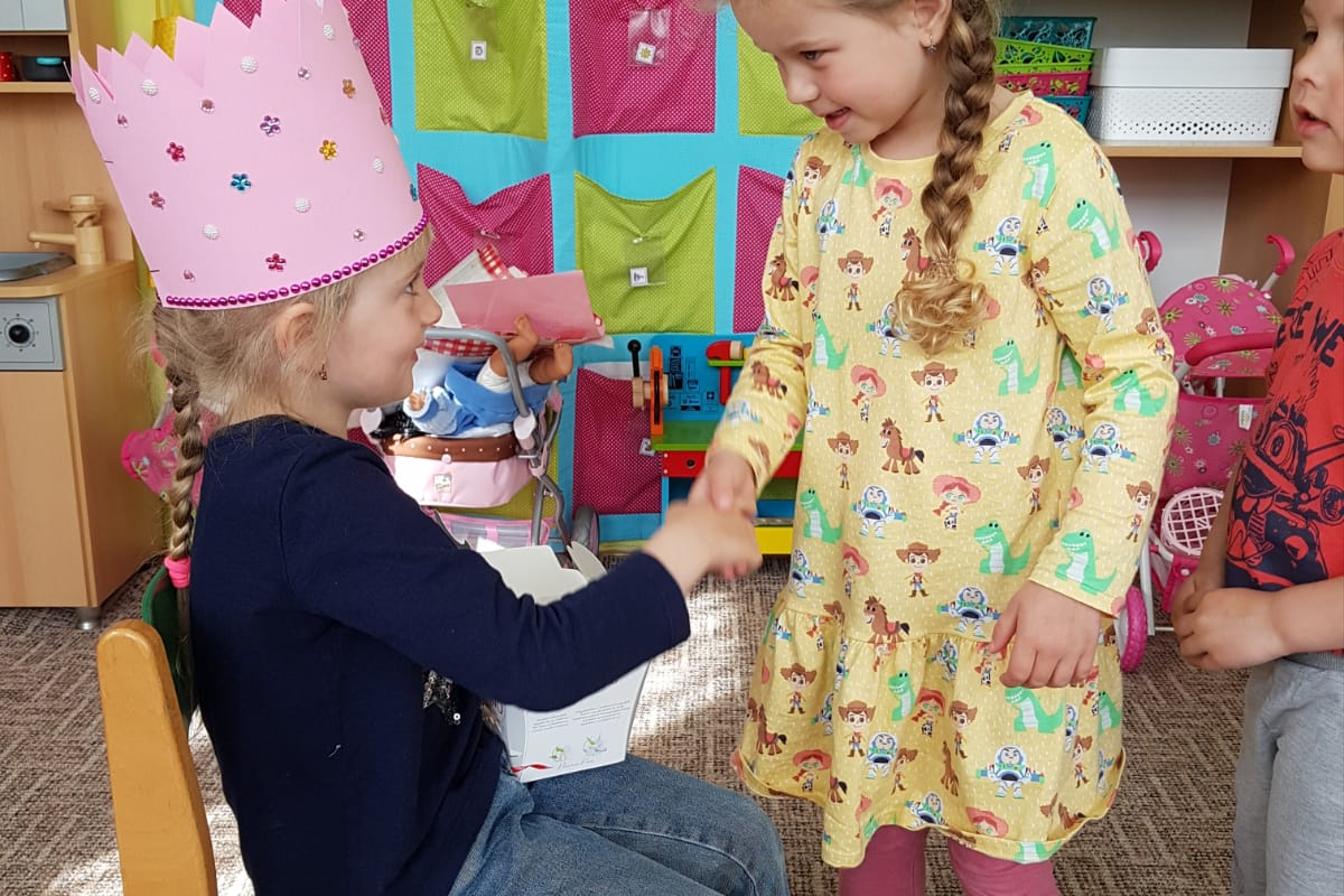 Broučci slaví: Markétka měla narozeniny :-)