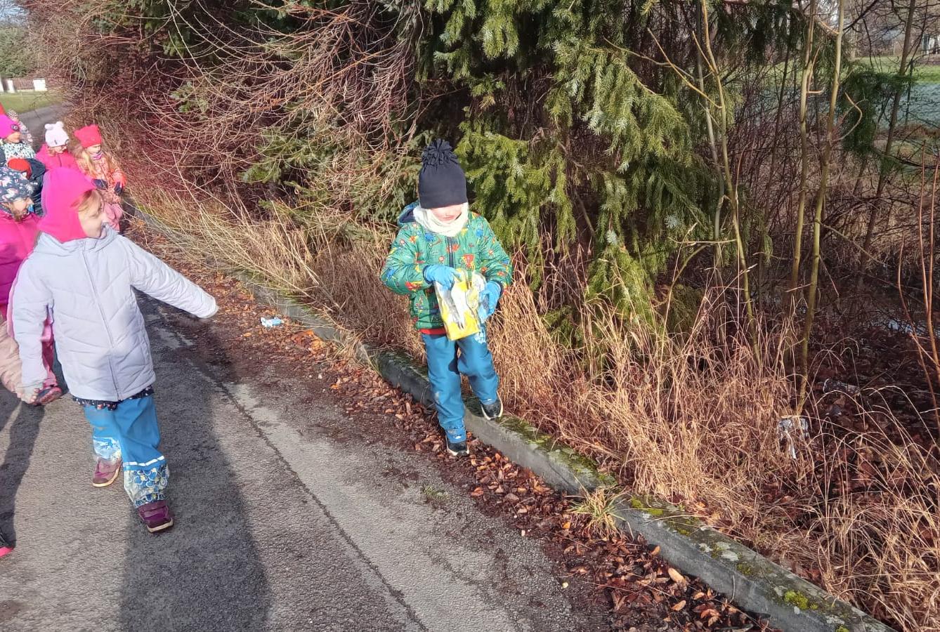 Děti pomáhají chránit přírodu aneb pryč s odpadky - 6