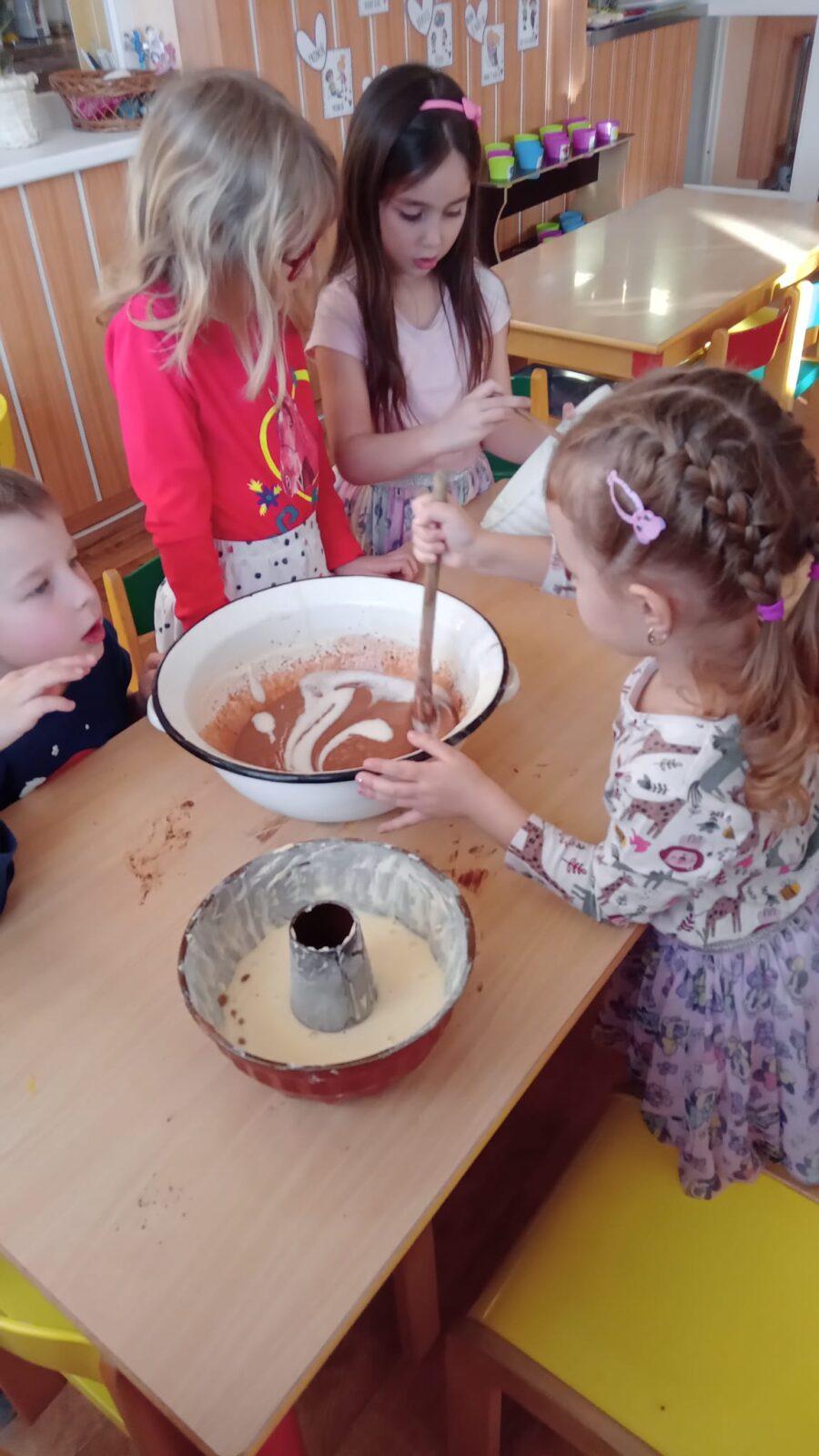 Pohádka o Červené Karkulce aneb jak jsme pekli bábovku... - 8