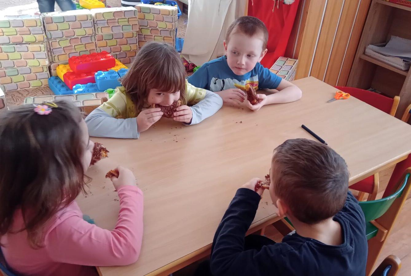 Pohádka o Červené Karkulce aneb jak jsme pekli bábovku... - 10