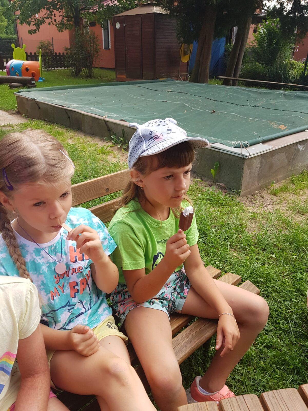 TÝDENNÍ PROJEKT 2 : ,,OD KYTIČKY K MEDU“ - 1