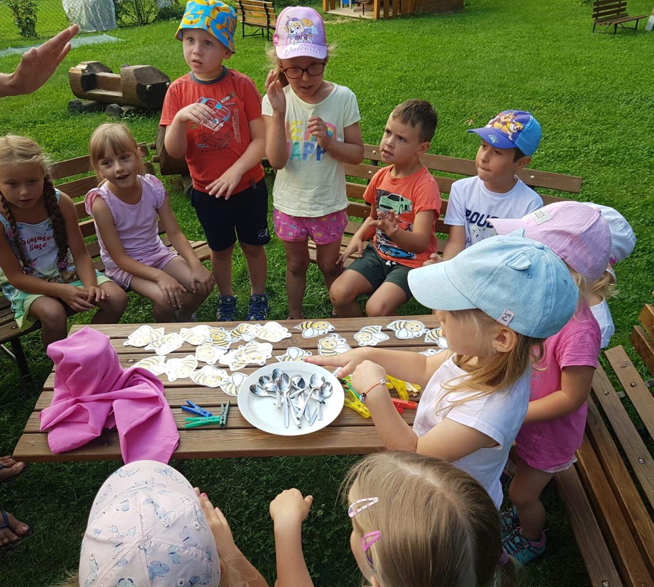 TÝDENNÍ PROJEKT 2 : ,,OD KYTIČKY K MEDU“ - 6