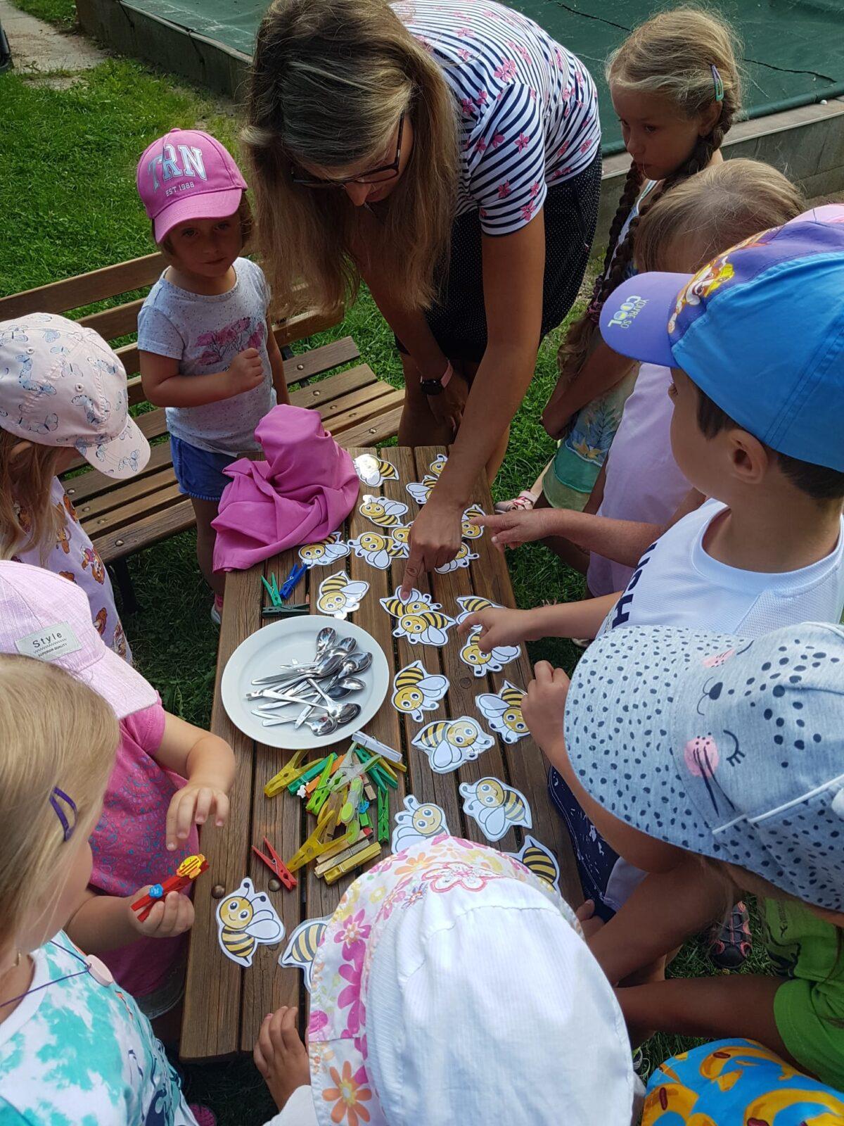 TÝDENNÍ PROJEKT 2 : ,,OD KYTIČKY K MEDU“ - 8