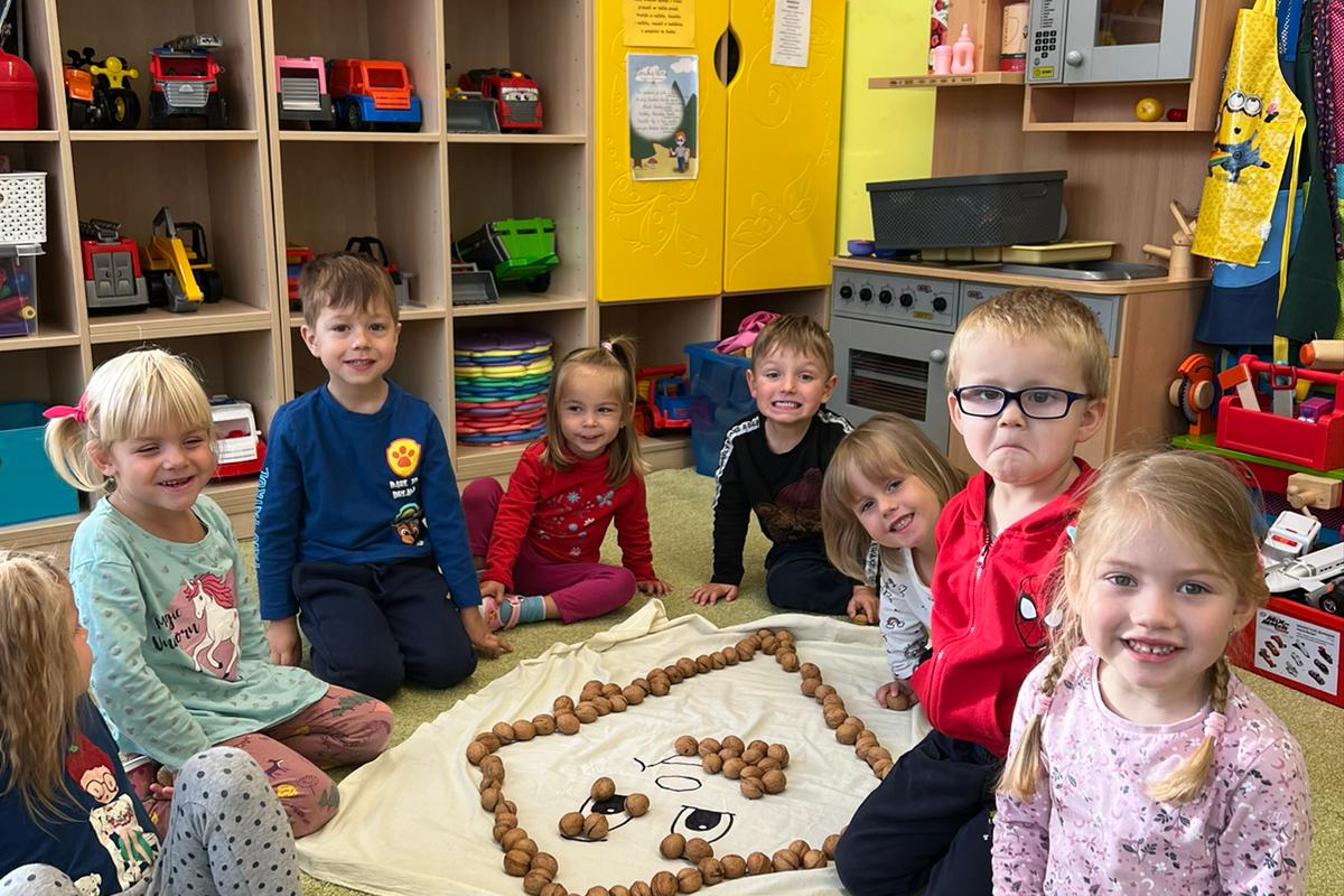 broučci: „tvoříme z přírodnin“