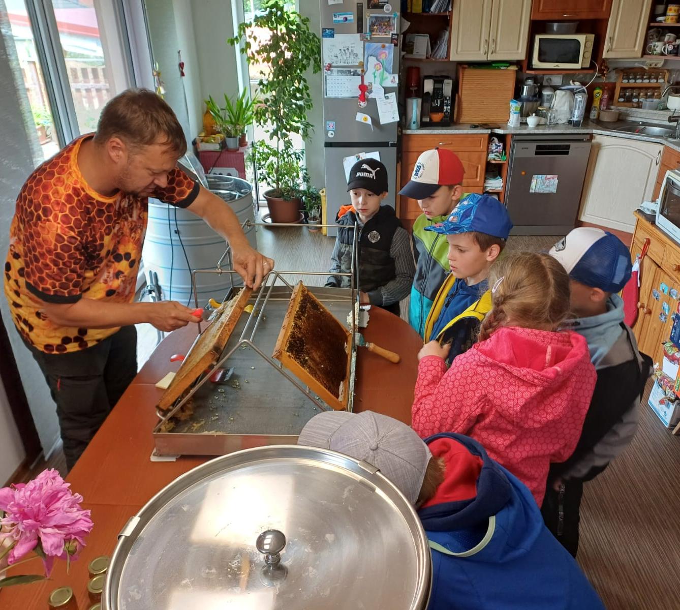 Tematická dílna "Včelařství" v 1. a 2. třídě - 23
