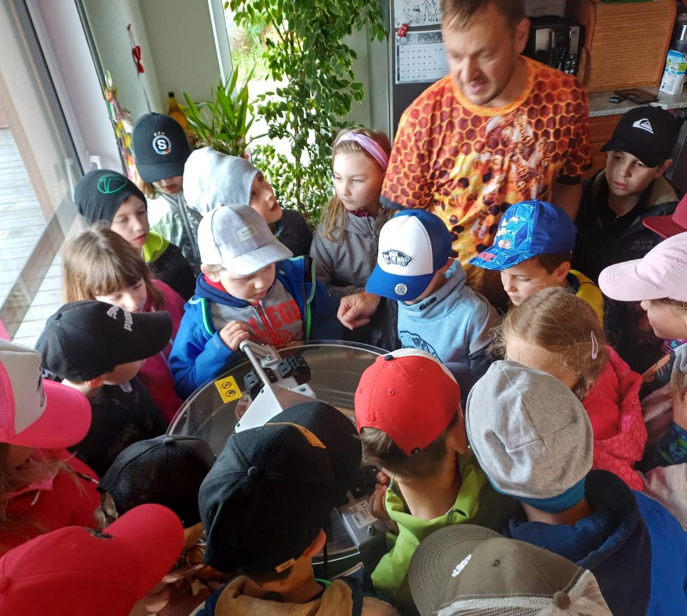 Tematická dílna "Včelařství" v 1. a 2. třídě - 25
