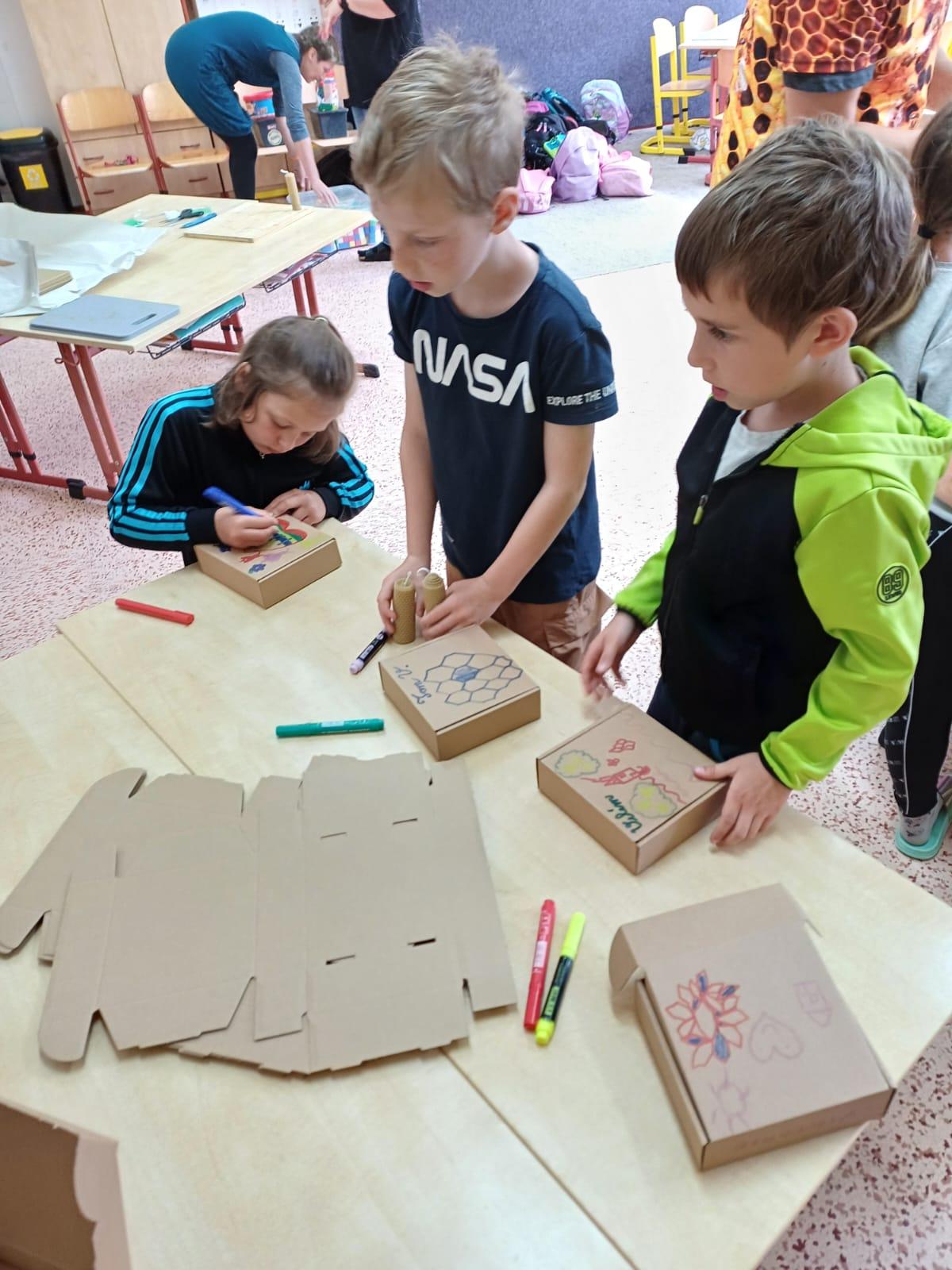 Tematická dílna "Včelařství" v 1. a 2. třídě - 30