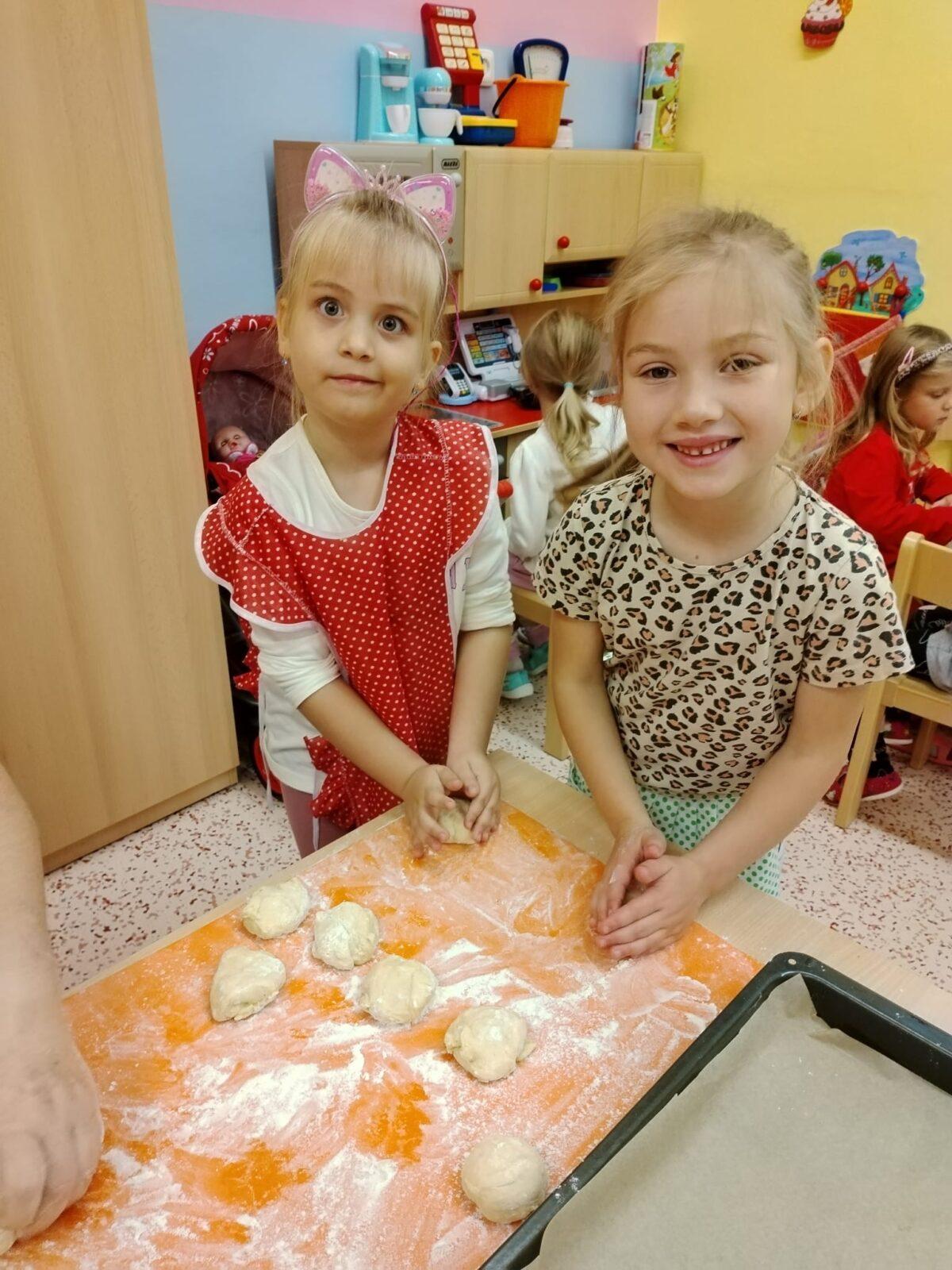 SPOLEČNÉ POSVÍCENCKÉ PEČENÍ KOLÁČŮ - 7