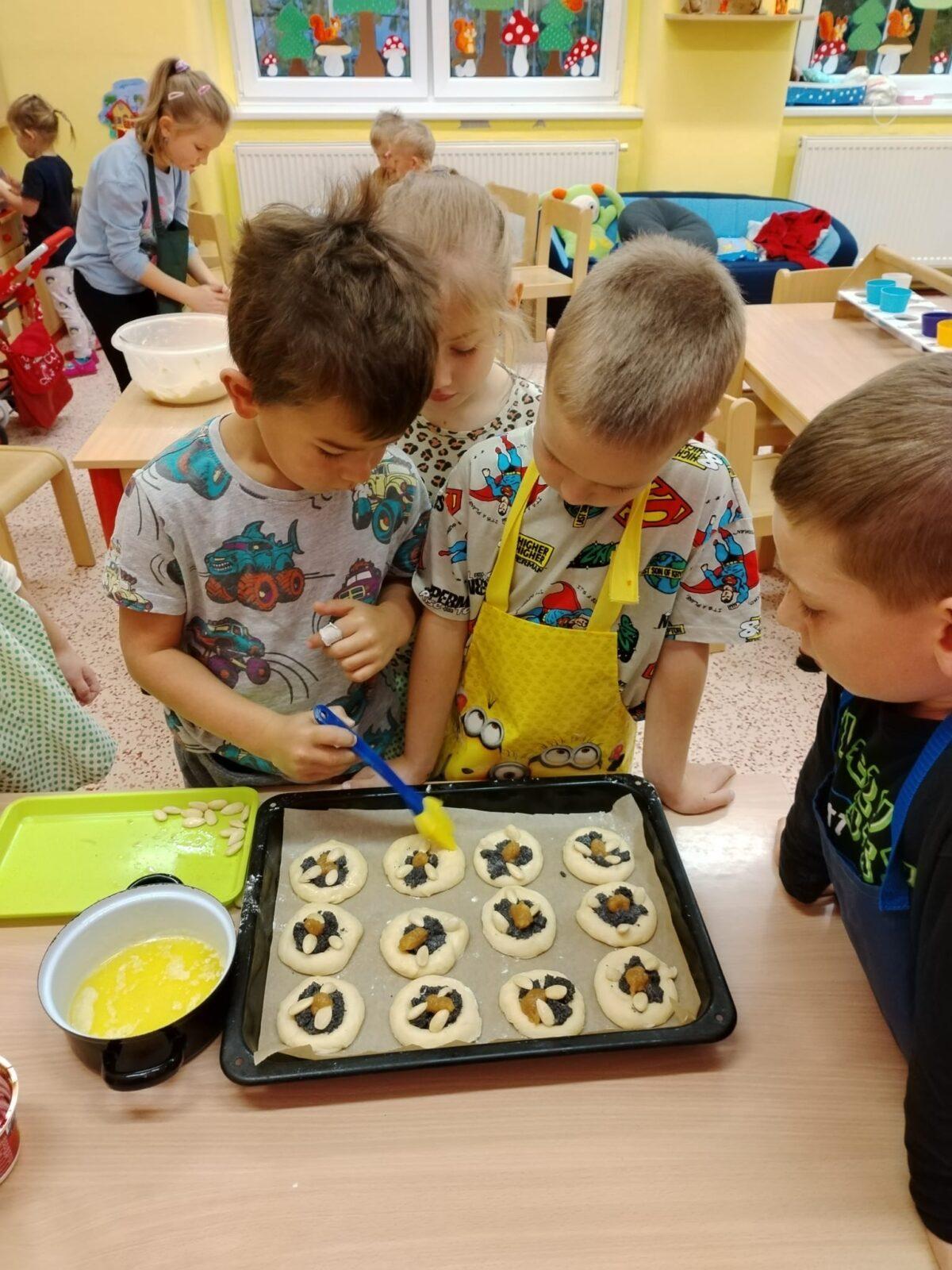 SPOLEČNÉ POSVÍCENCKÉ PEČENÍ KOLÁČŮ - 19