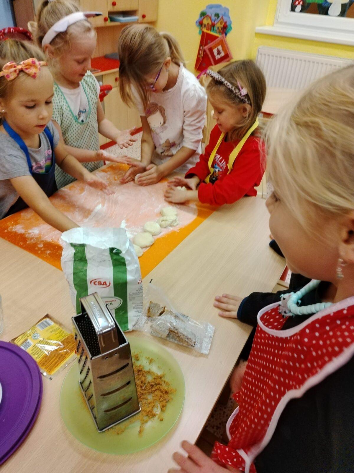 SPOLEČNÉ POSVÍCENCKÉ PEČENÍ KOLÁČŮ - 22