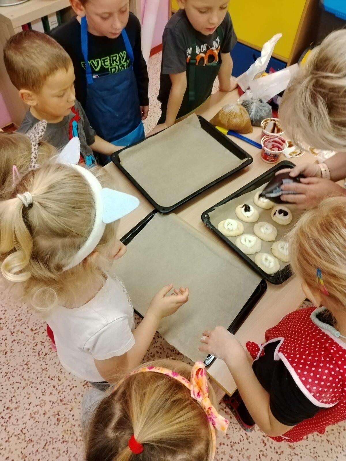 SPOLEČNÉ POSVÍCENCKÉ PEČENÍ KOLÁČŮ - 23