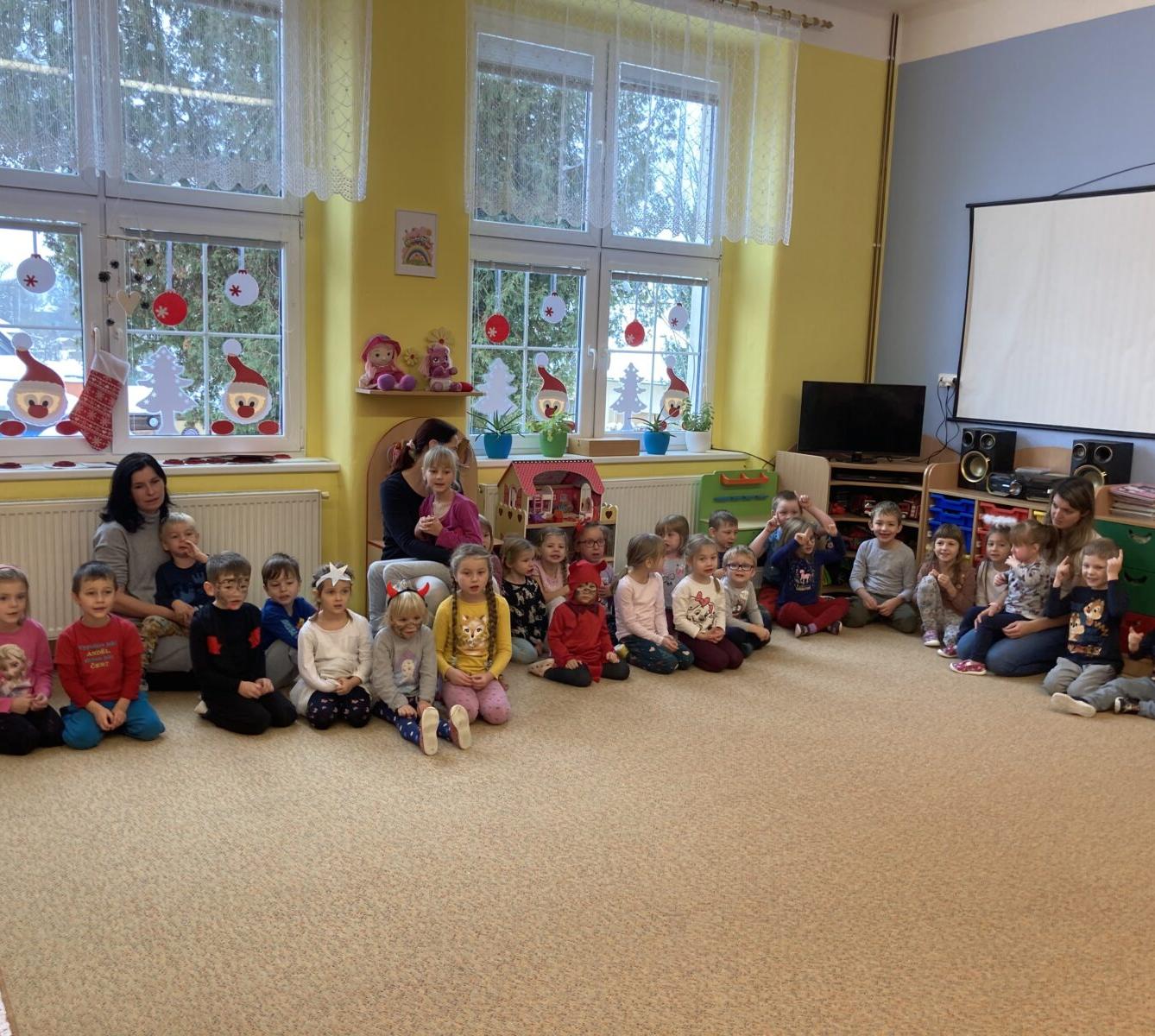 Návštěva MIKULÁŠE a ČERTÍKA ve školce :-) - 1