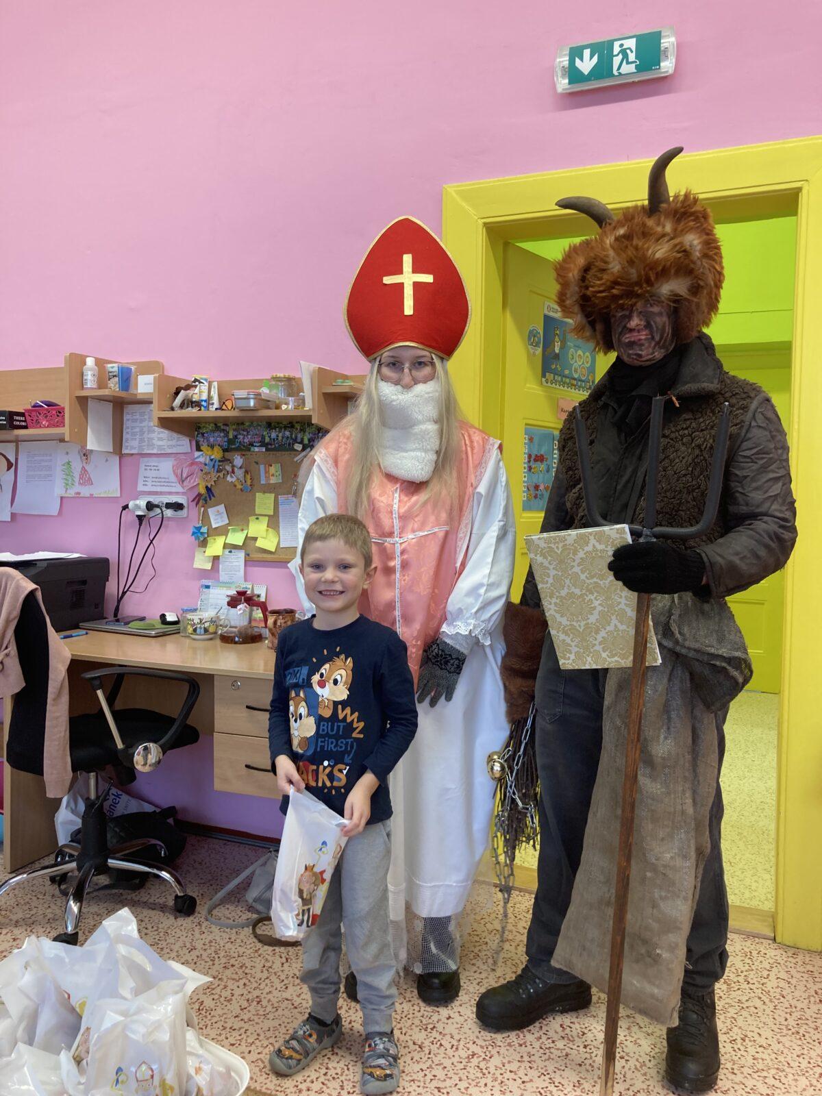 Návštěva MIKULÁŠE a ČERTÍKA ve školce :-) - 4
