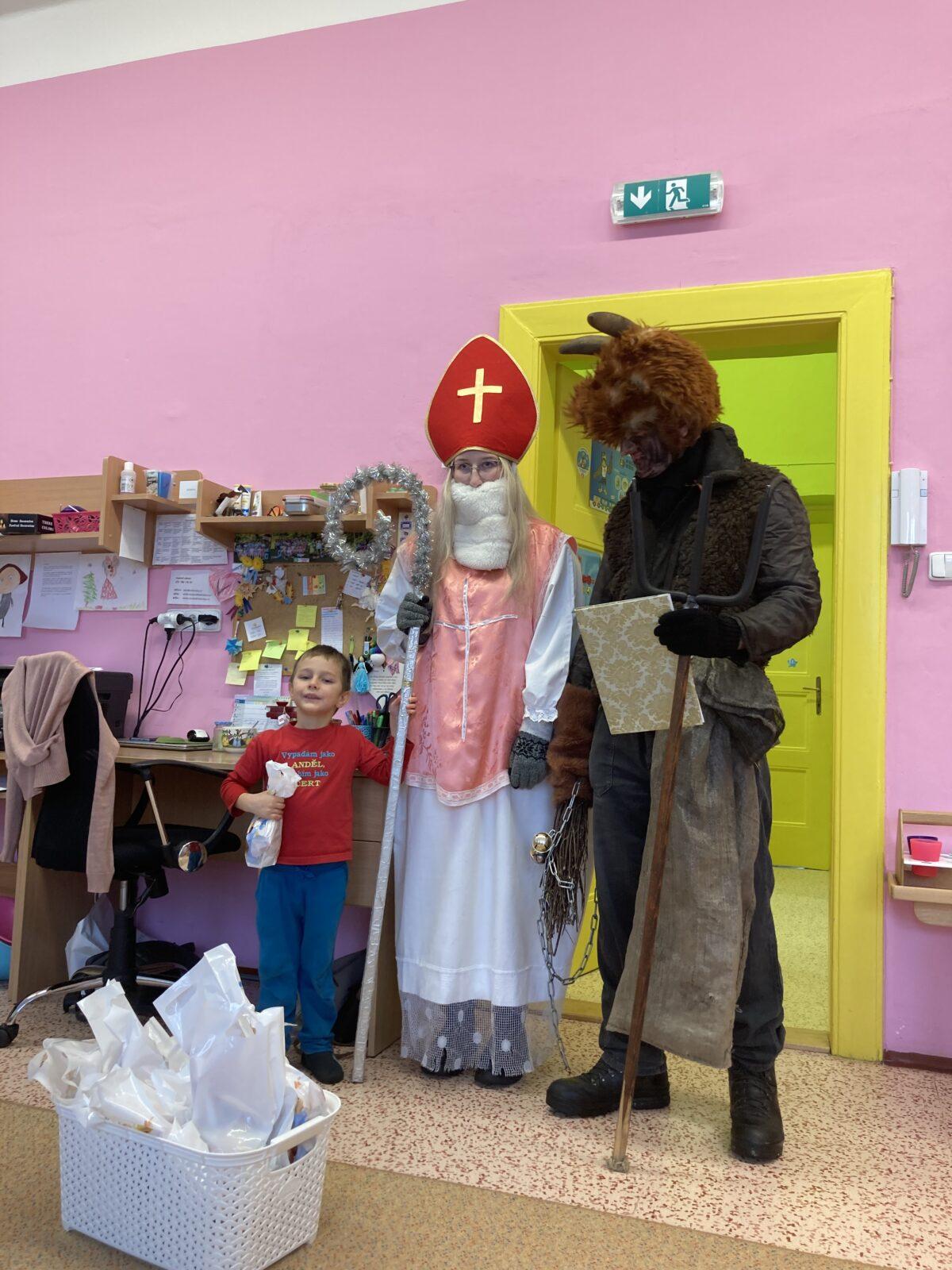 Návštěva MIKULÁŠE a ČERTÍKA ve školce :-) - 6