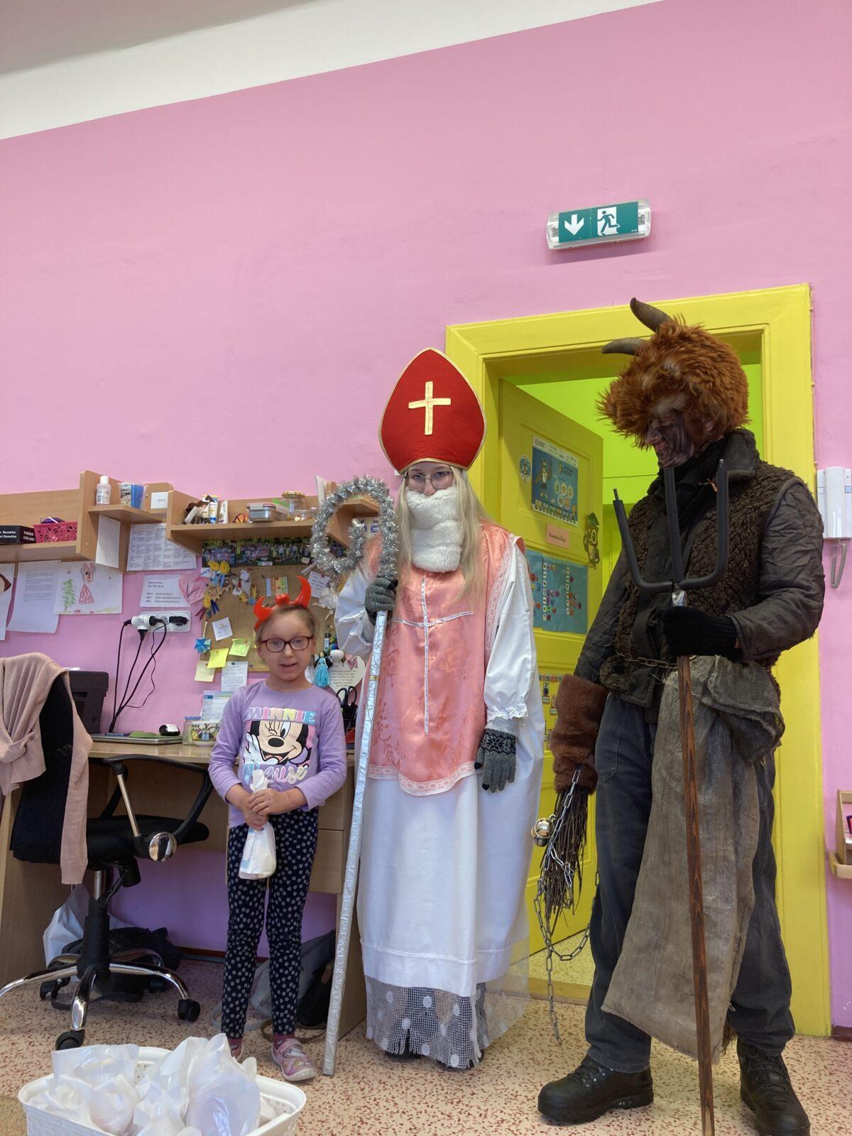 Návštěva MIKULÁŠE a ČERTÍKA ve školce :-) - 9