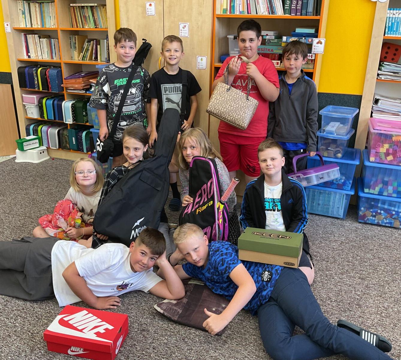 DEN BEZ AKTOVEK - 11