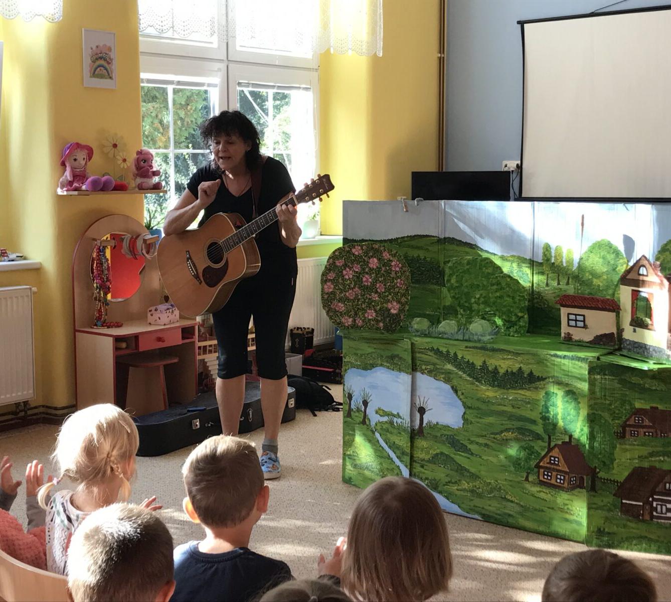 DIVADÉLKO U DVOU SLUNCÍ: ,,O NANYNCE" - 3