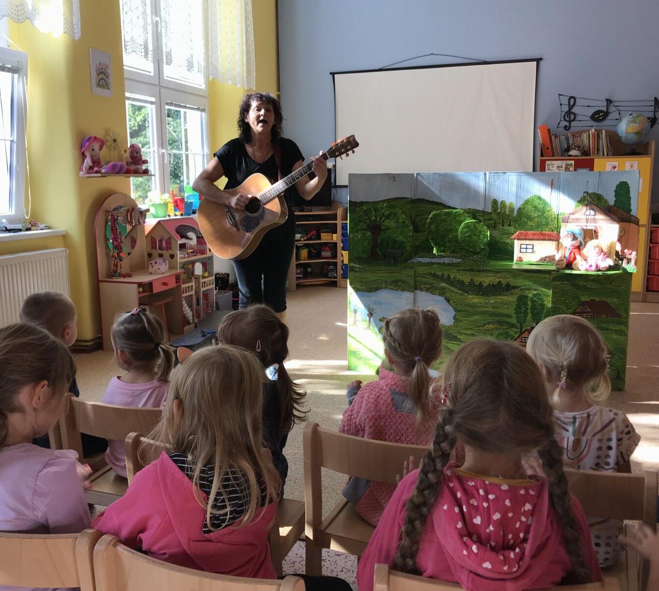 DIVADÉLKO U DVOU SLUNCÍ: ,,O NANYNCE" - 18