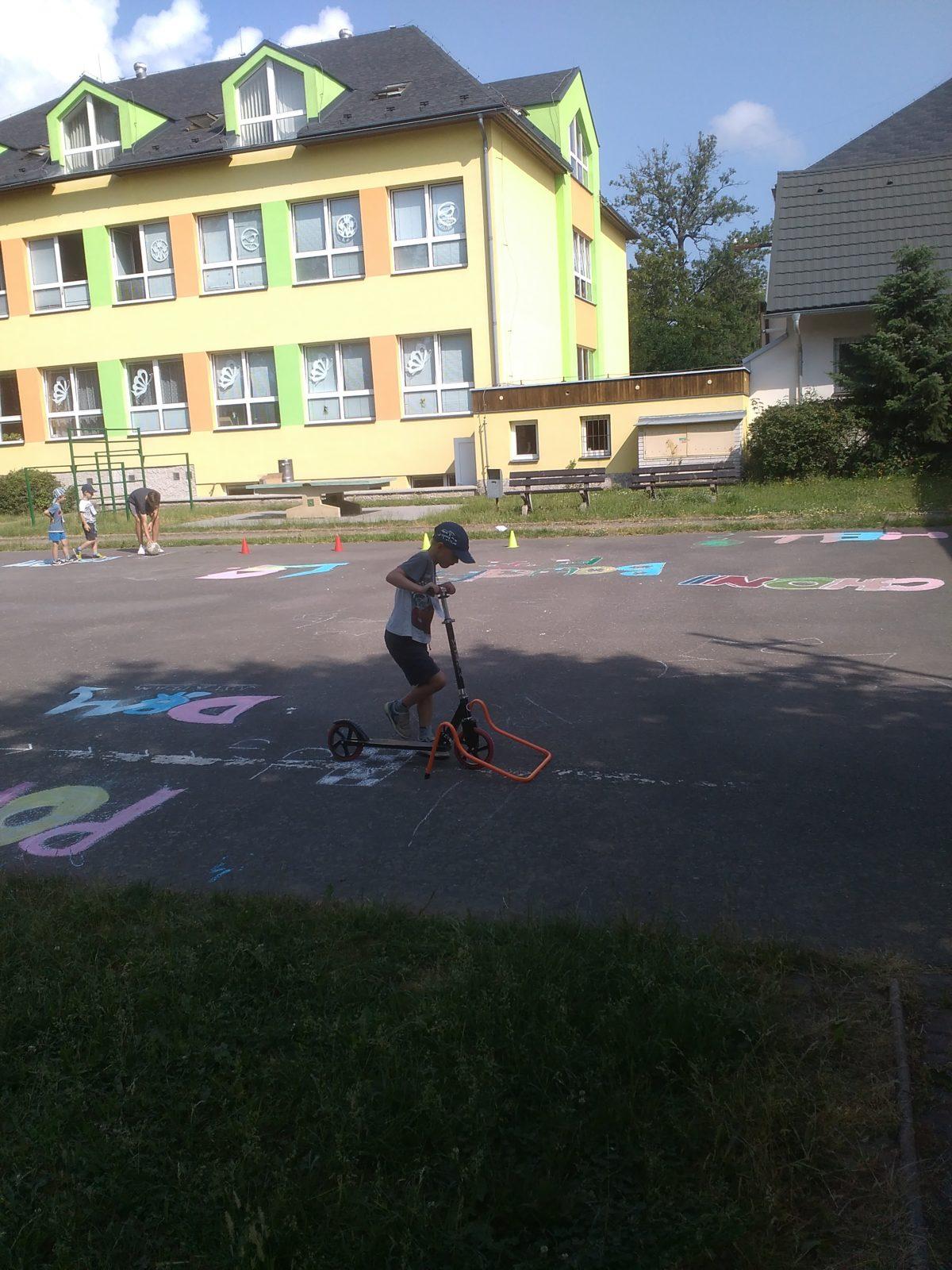 Návštěva předškoláků u deváťáků ve škole - 6