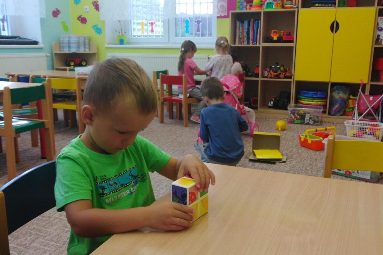 Broučci: "ve školce je prima" :-)