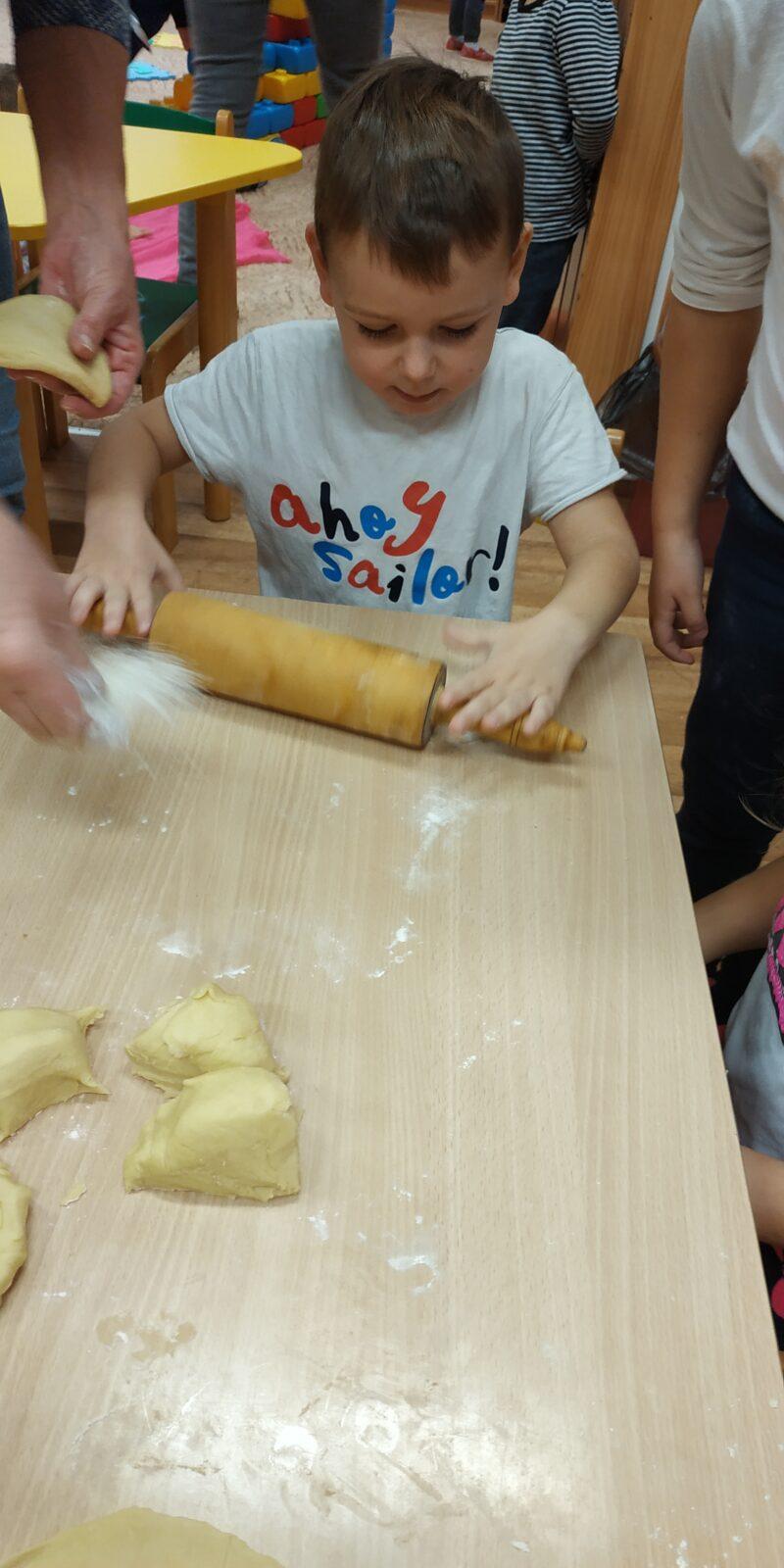 Pečení svatomartinských rohlíčků - 14