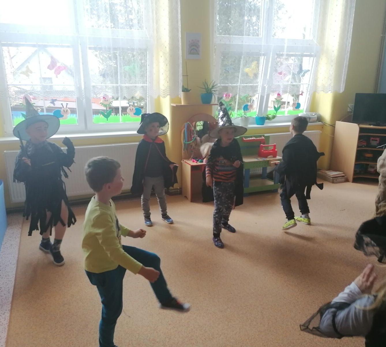 Čarodějnický rej v MŠ :-) - 55