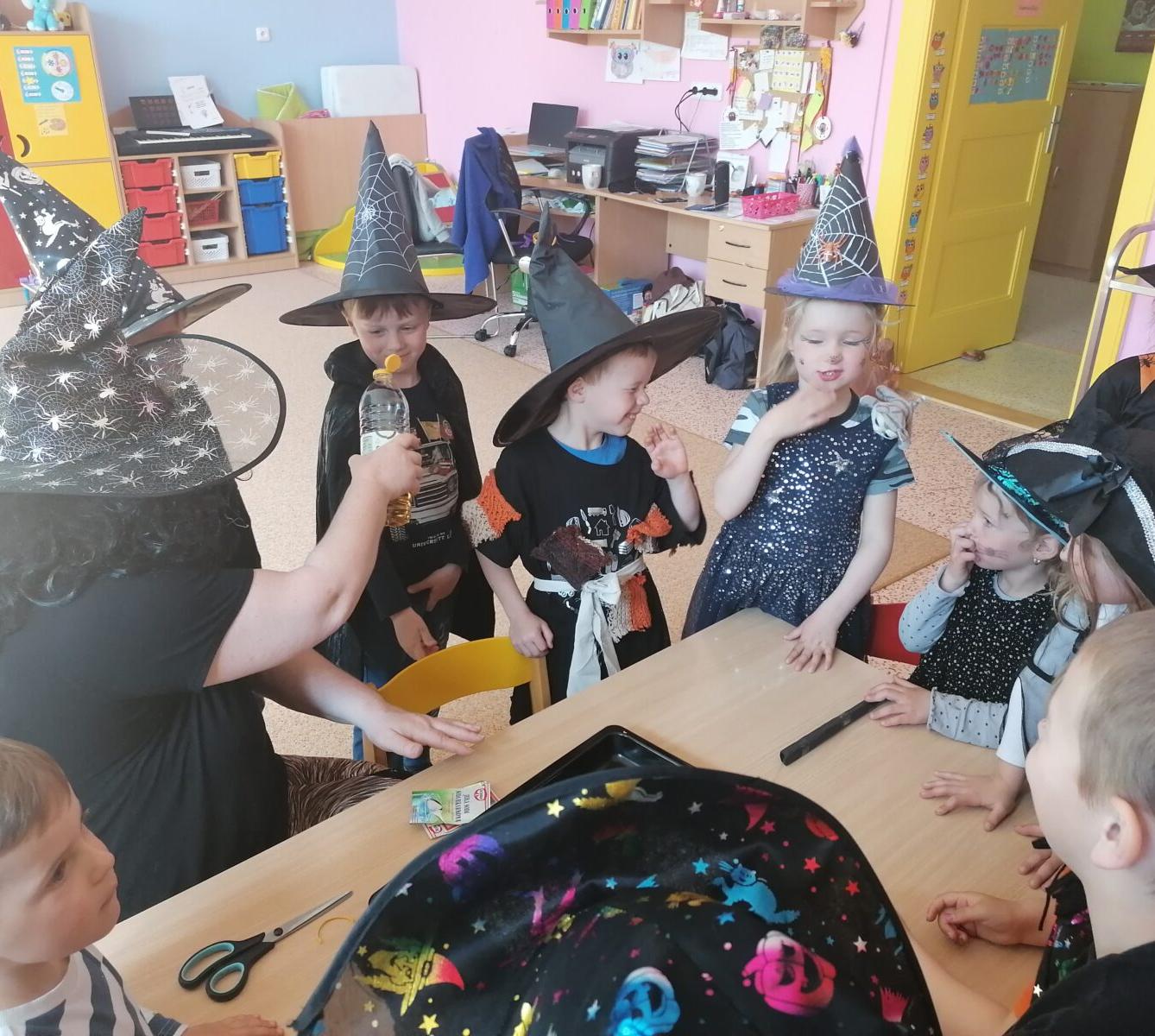 Čarodějnický rej v MŠ :-) - 63