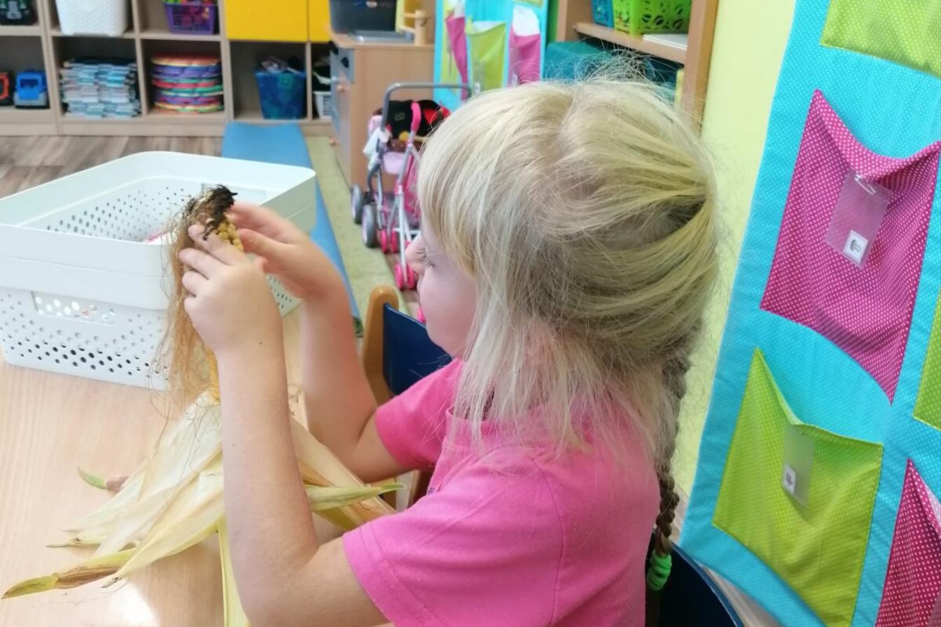 Tvořeníčko, tvoření: vyrábíme "kukuřičné panenky/panáčky"