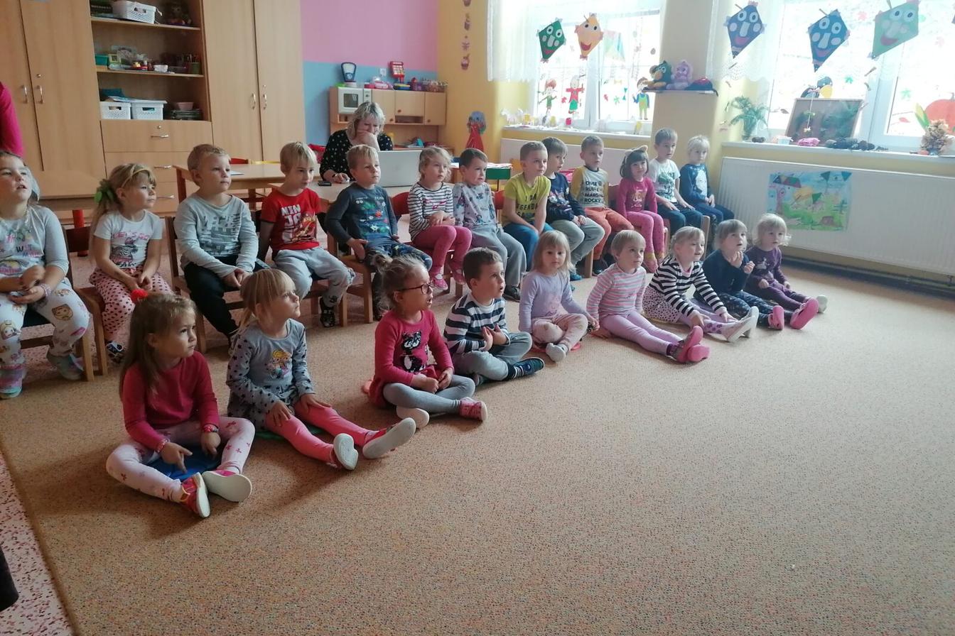 Divadýlko v MŠ: "Jak se Honza stal rytířem" :-)