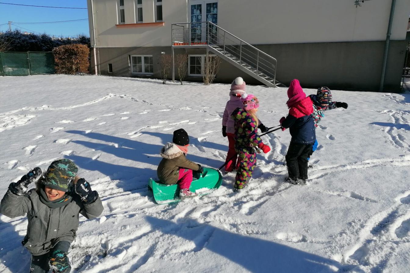 Dovádíme ve sněhu!!!!! :-)