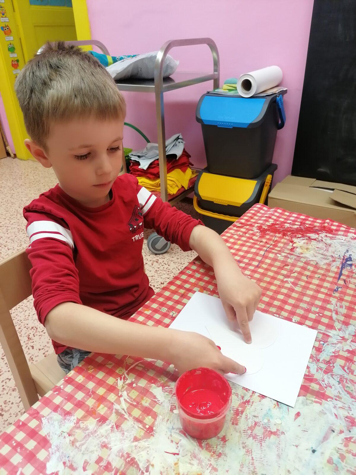 výroba přáníček pro maminky :-) - 2