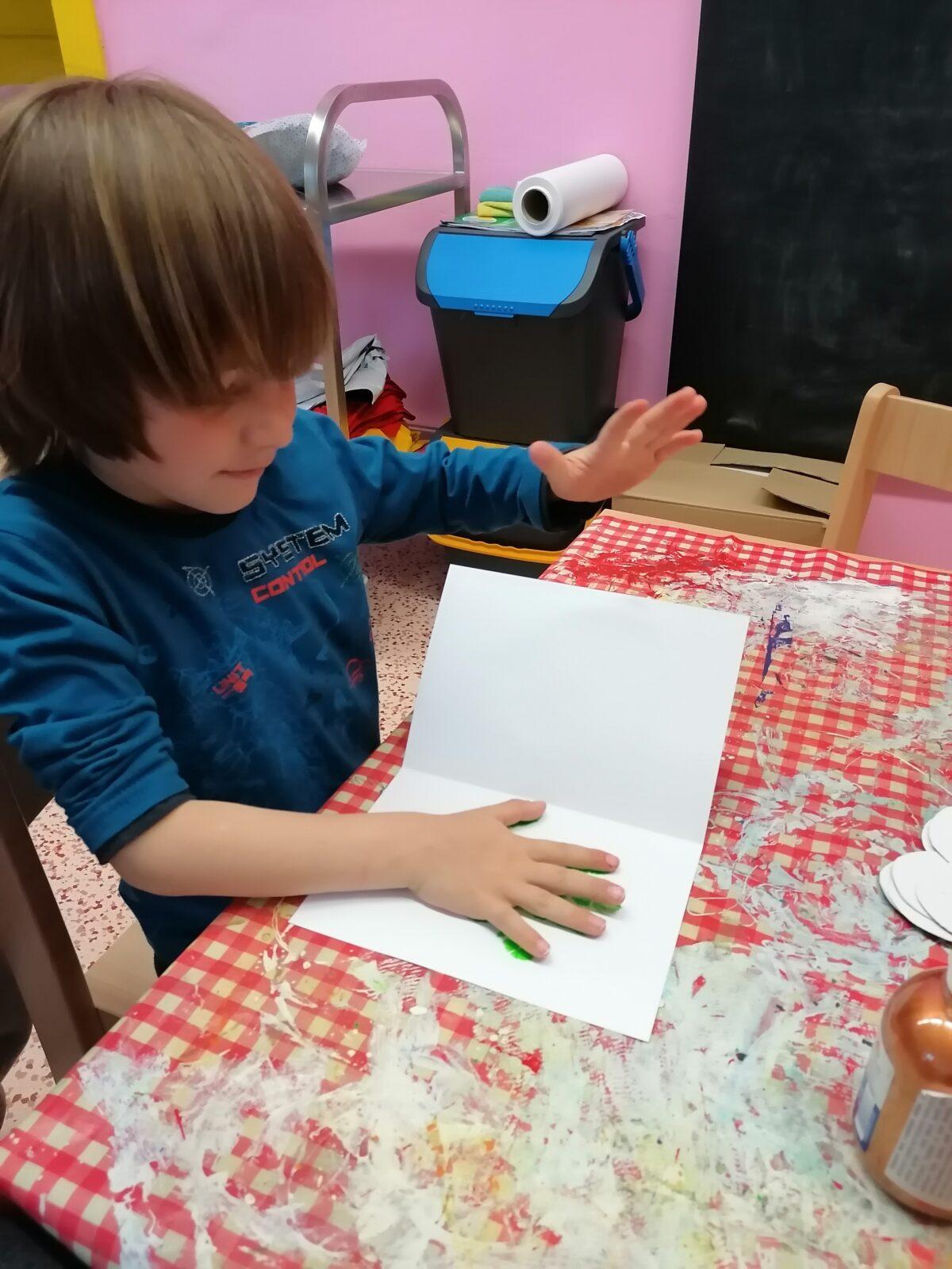 výroba přáníček pro maminky :-) - 41