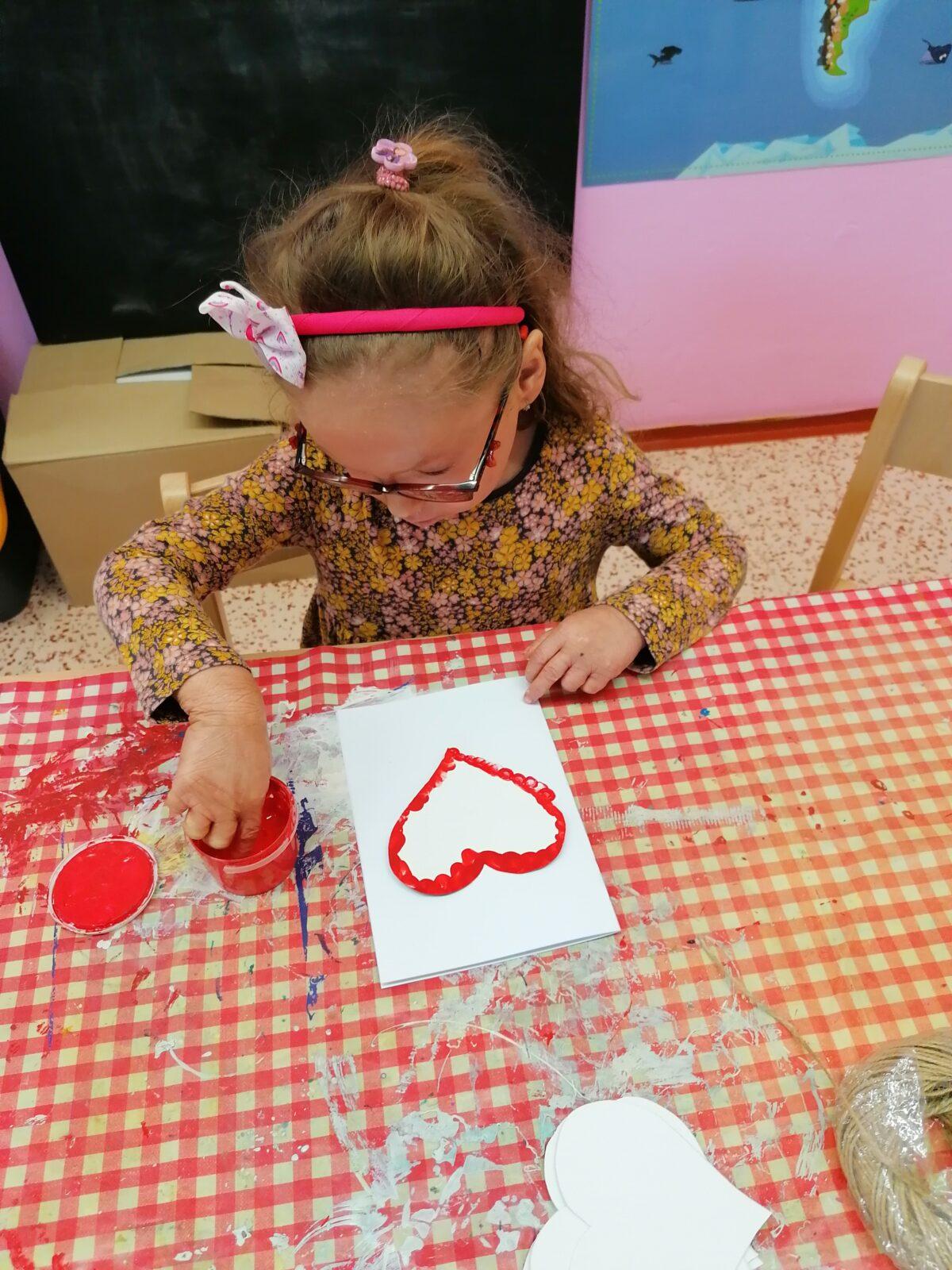 výroba přáníček pro maminky :-) - 48