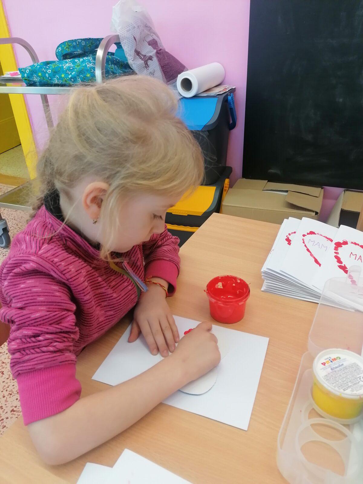 výroba přáníček pro maminky :-) - 51