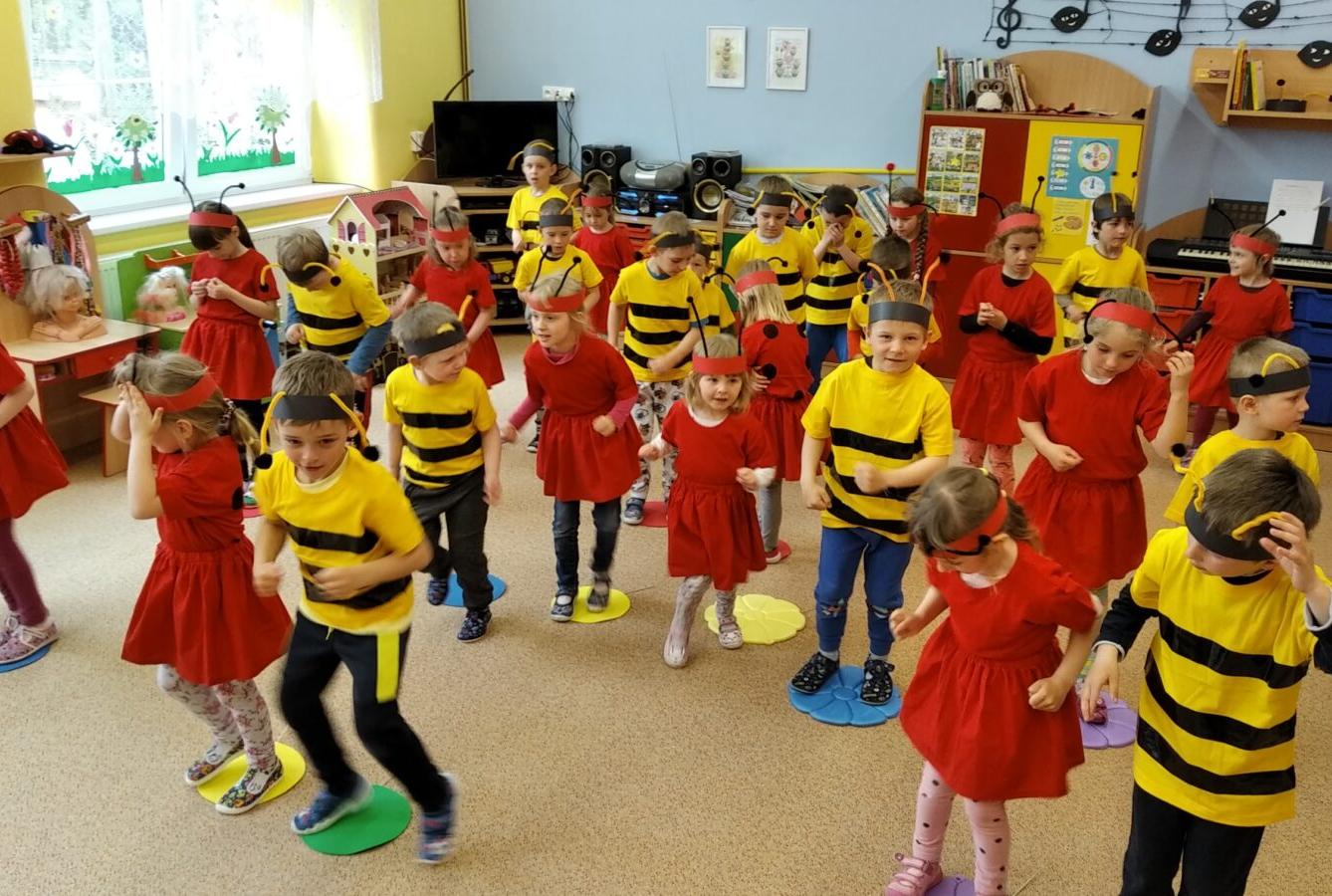 broučci:přípravy na den matek - 18