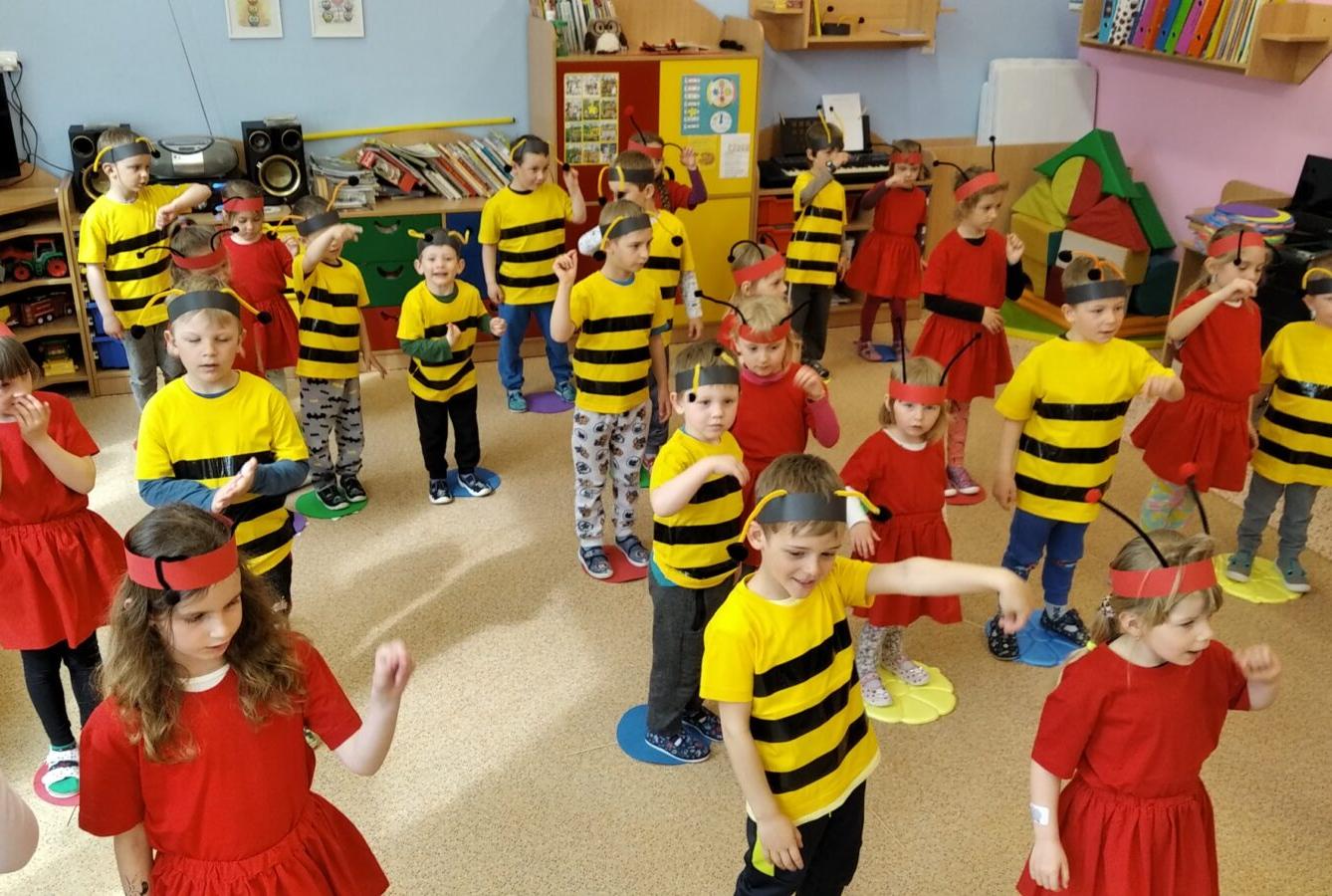 broučci:přípravy na den matek - 21