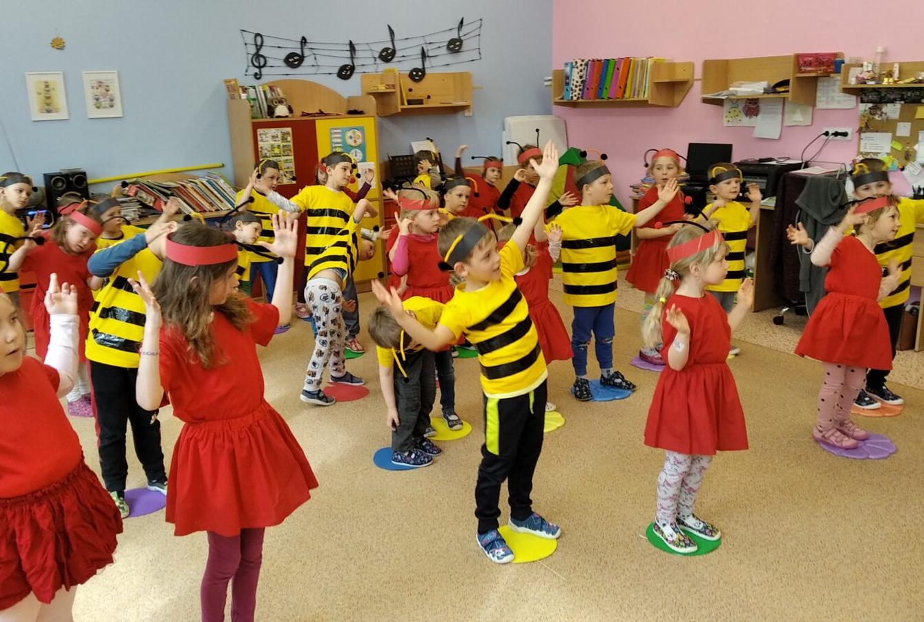 broučci:přípravy na den matek - 23