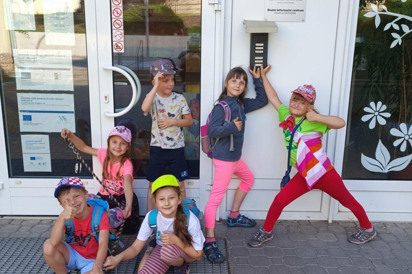 TLAPKY - spaní ve škole