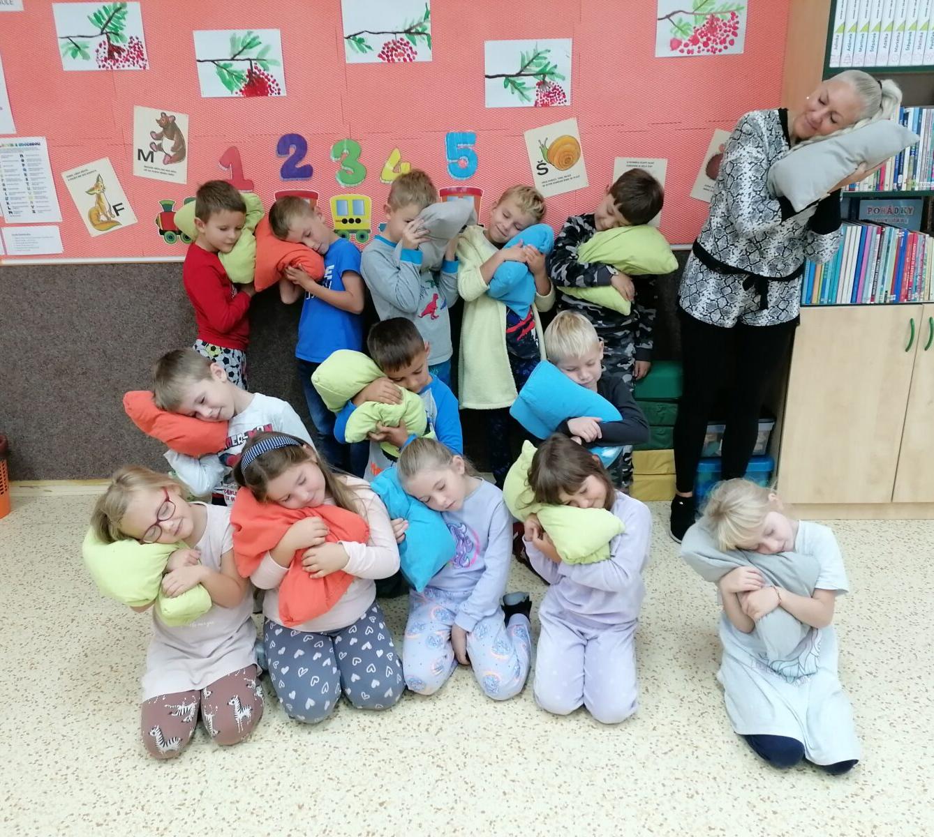 Barevný týden - pyžamový pátek - 6