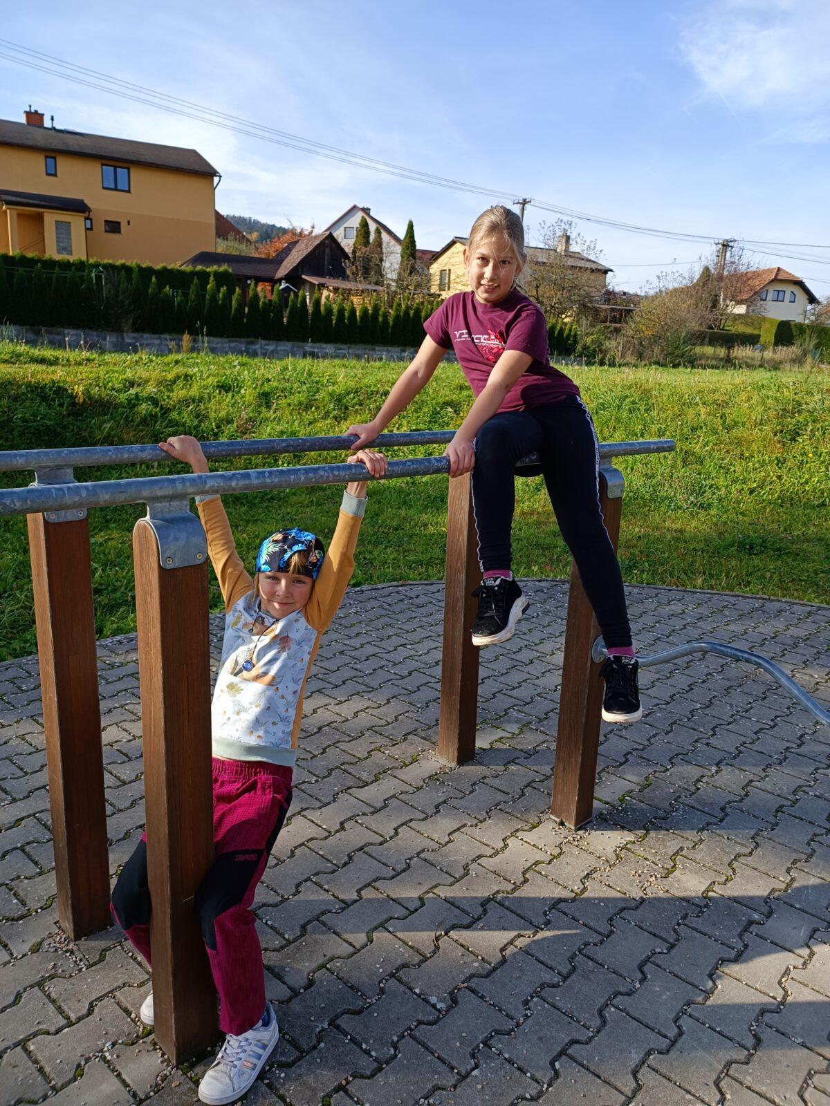 TLAPKY - říjen - 90