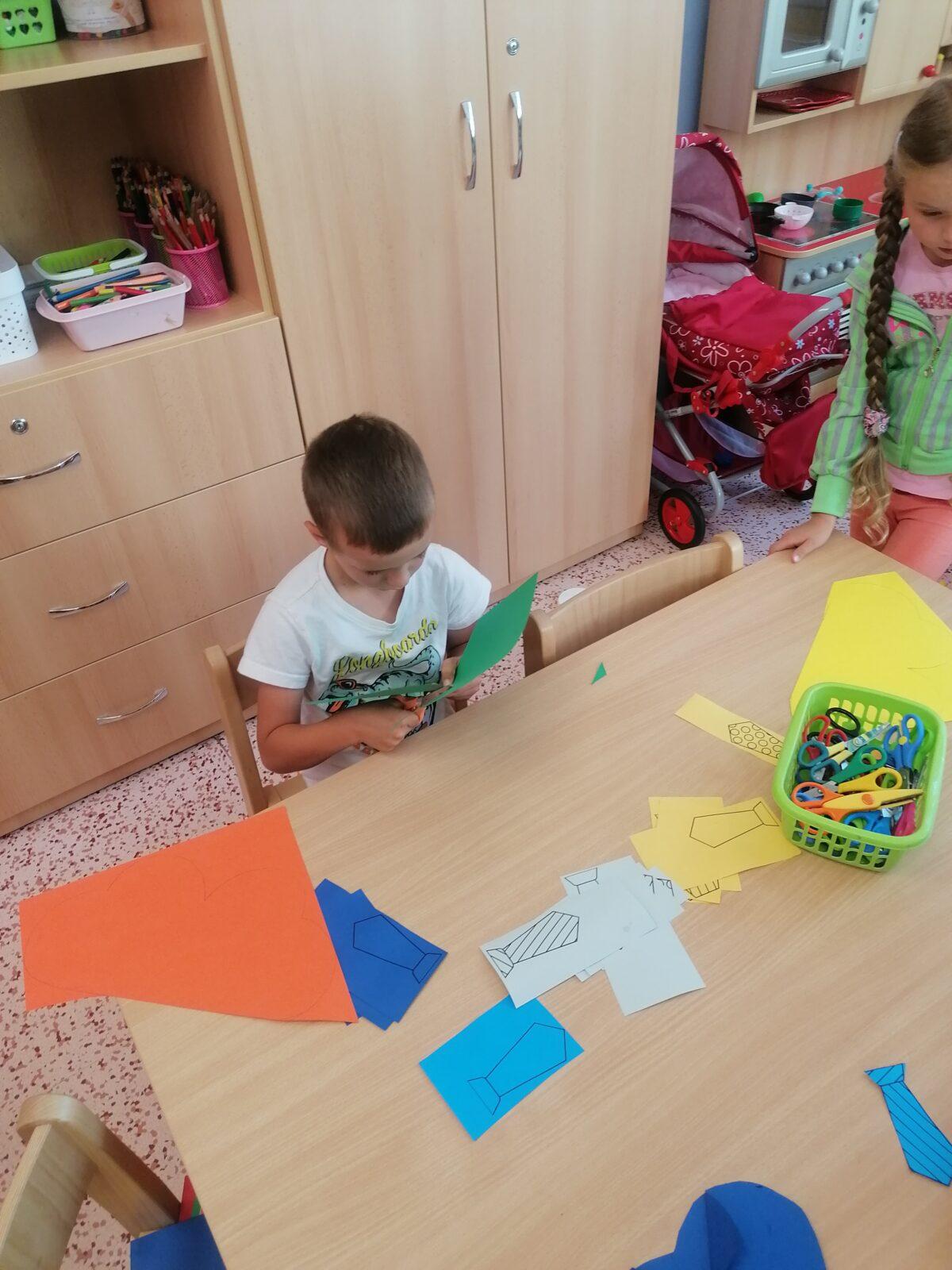 Vyrábíme dárečky pro tatínky :-) - 18