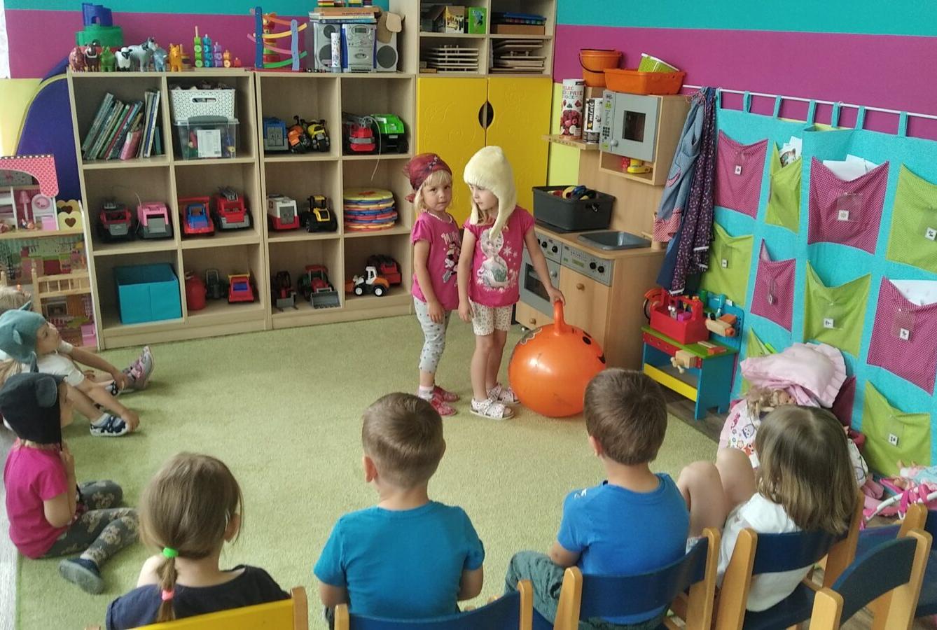 broučci: ,,Z POHÁDKY DO POHÁDKY“ - 16